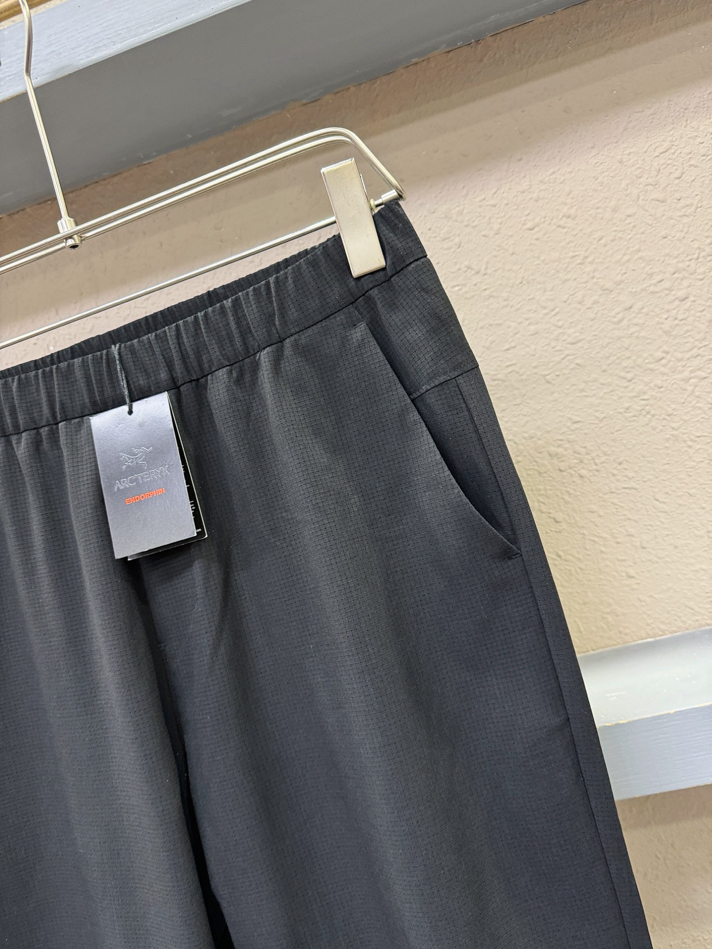 ARC‘TERYX/始祖鸟 新品休闲裤，选用欧洲进口面料，柔软舒适有质感，原版五金配件，非常炫酷，细节处