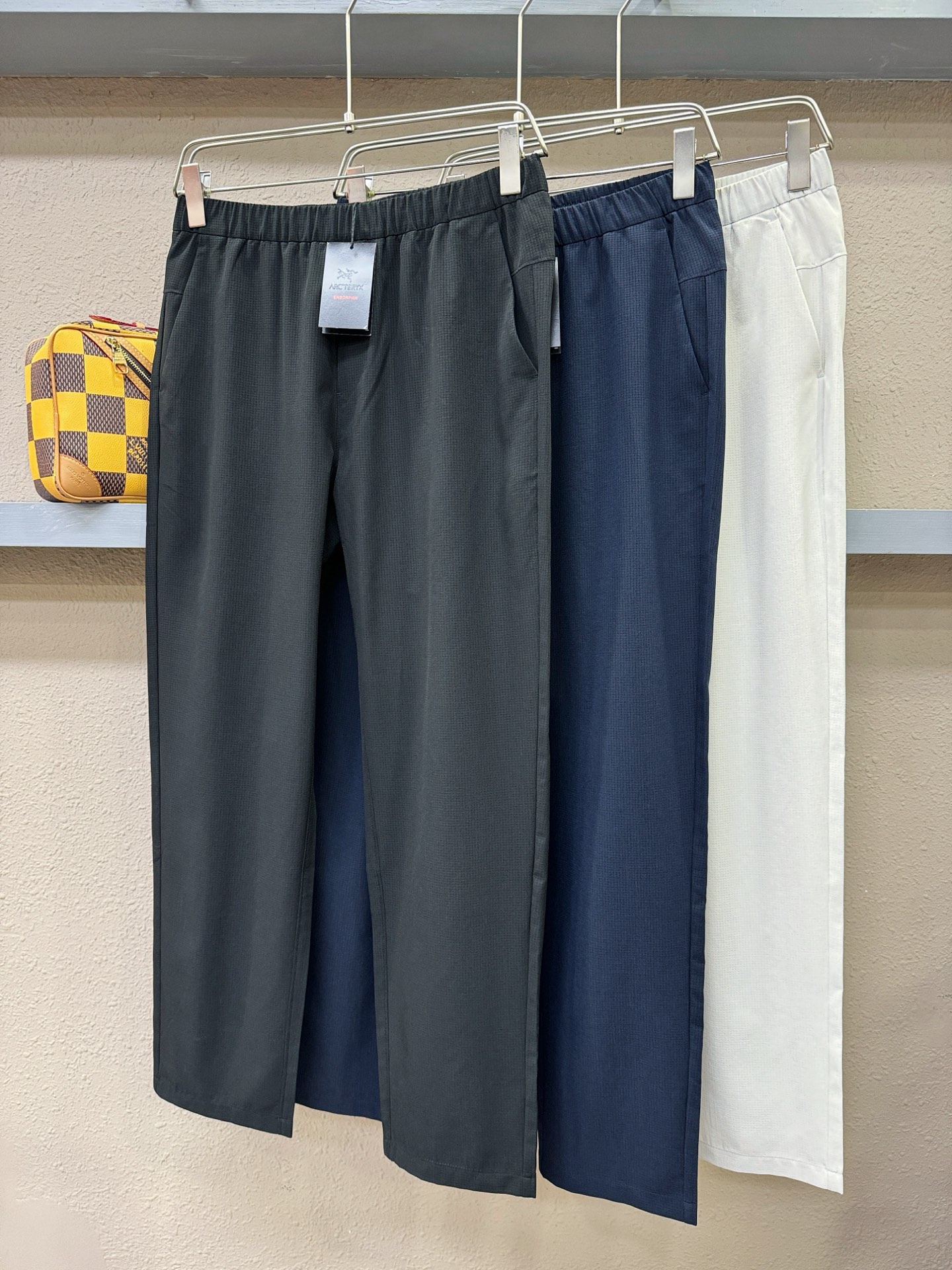 ARC‘TERYX/始祖鸟 新品休闲裤，选用欧洲进口面料，柔软舒适有质感，原版五金配件，非常炫酷，细节处