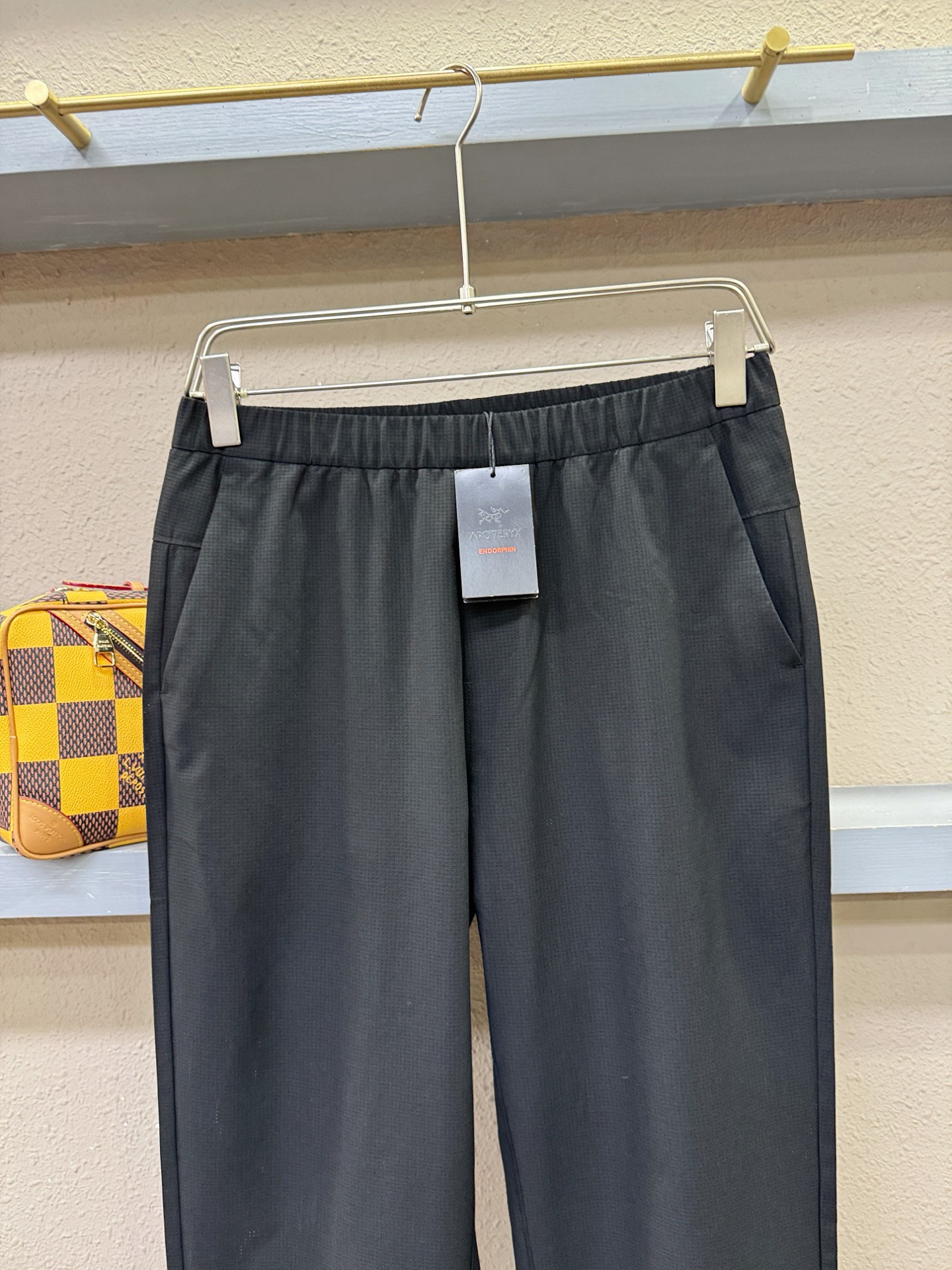 ARC‘TERYX/始祖鸟 新品休闲裤，选用欧洲进口面料，柔软舒适有质感，原版五金配件，非常炫酷，细节处