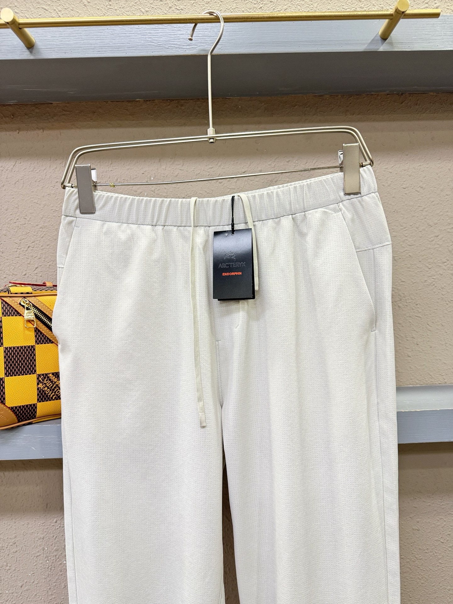 ARC‘TERYX/始祖鸟 新品休闲裤，选用欧洲进口面料，柔软舒适有质感，原版五金配件，非常炫酷，细节处