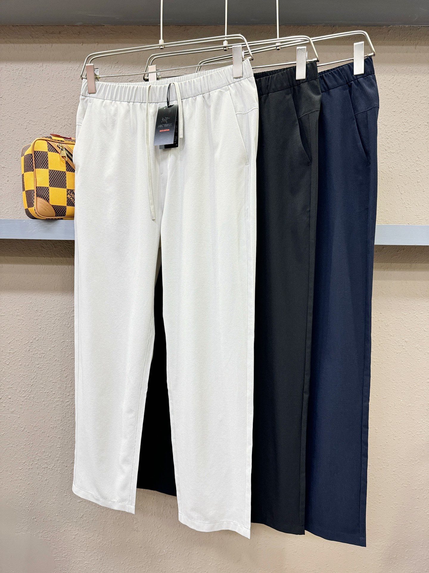 ARC‘TERYX/始祖鸟 新品休闲裤，选用欧洲进口面料，柔软舒适有质感，原版五金配件，非常炫酷，细节处