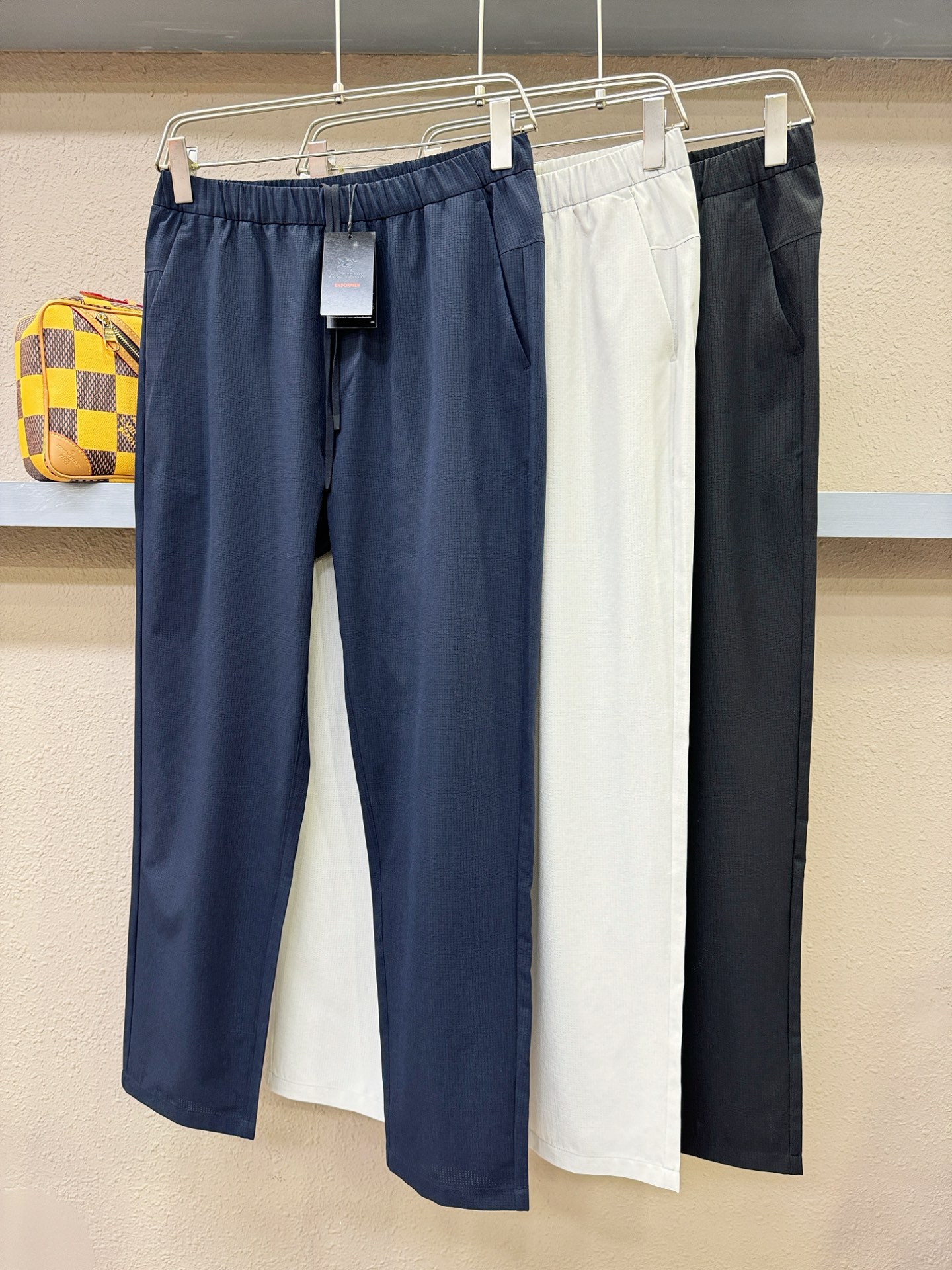 ARC‘TERYX/始祖鸟 新品休闲裤，选用欧洲进口面料，柔软舒适有质感，原版五金配件，非常炫酷，细节处