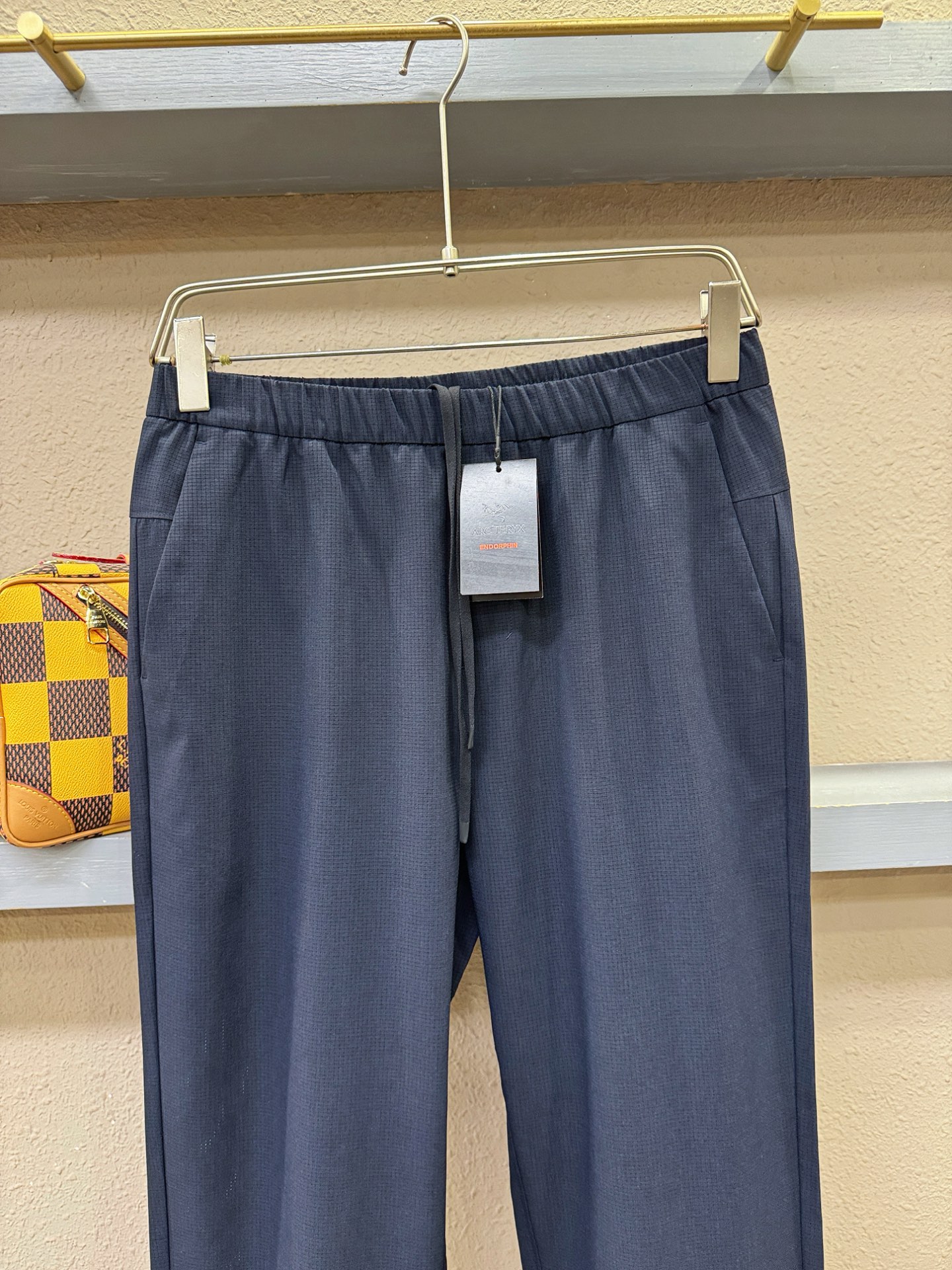 ARC‘TERYX/始祖鸟 新品休闲裤，选用欧洲进口面料，柔软舒适有质感，原版五金配件，非常炫酷，细节处