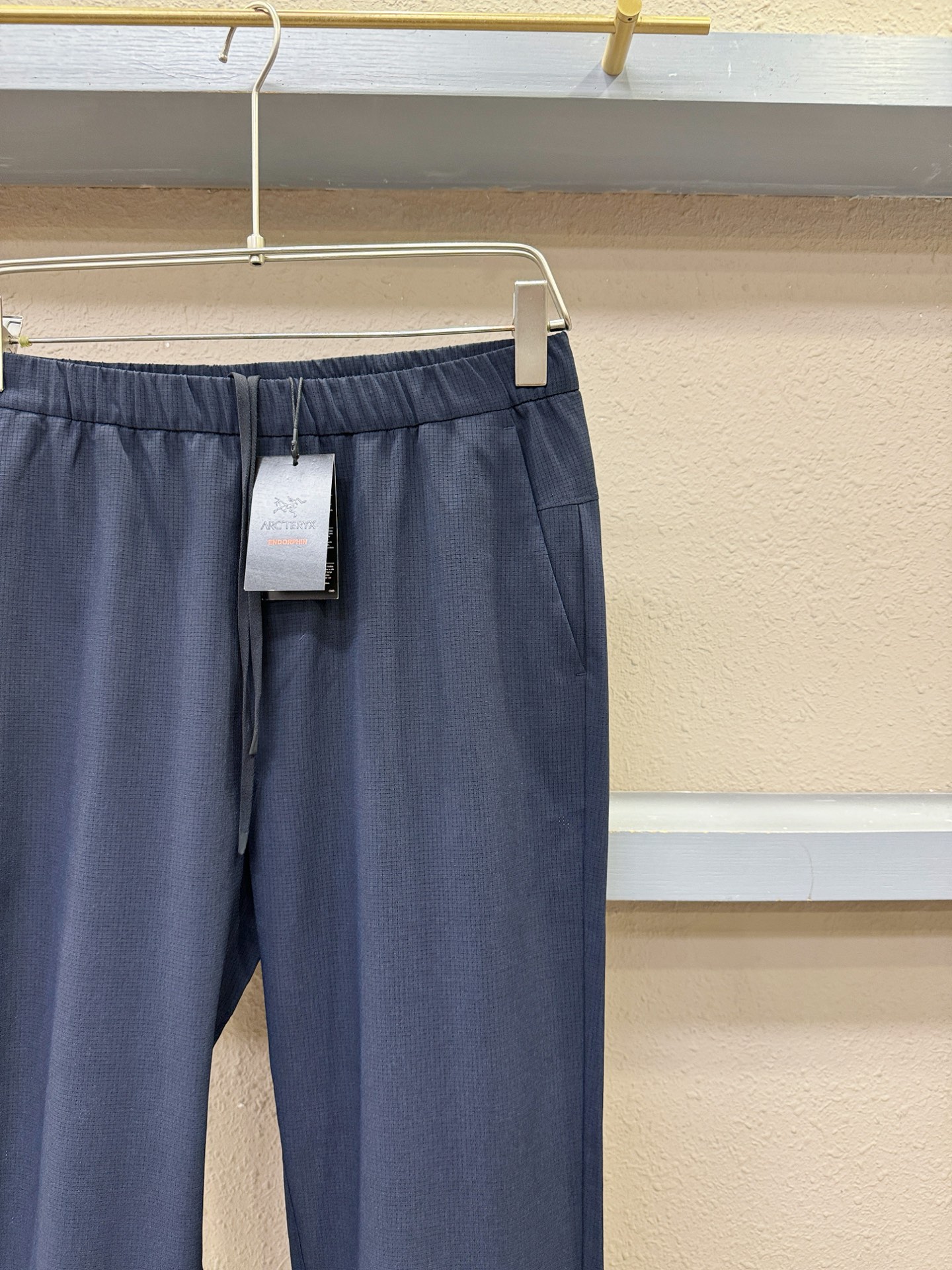 ARC‘TERYX/始祖鸟 新品休闲裤，选用欧洲进口面料，柔软舒适有质感，原版五金配件，非常炫酷，细节处