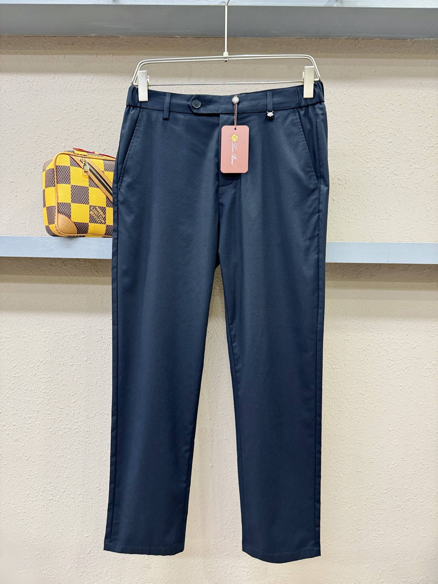 loro Piana诺悠翩雅 新品休闲裤，选用欧洲进口面料，柔软舒适有质感，原版五金配件，非常炫酷，细节