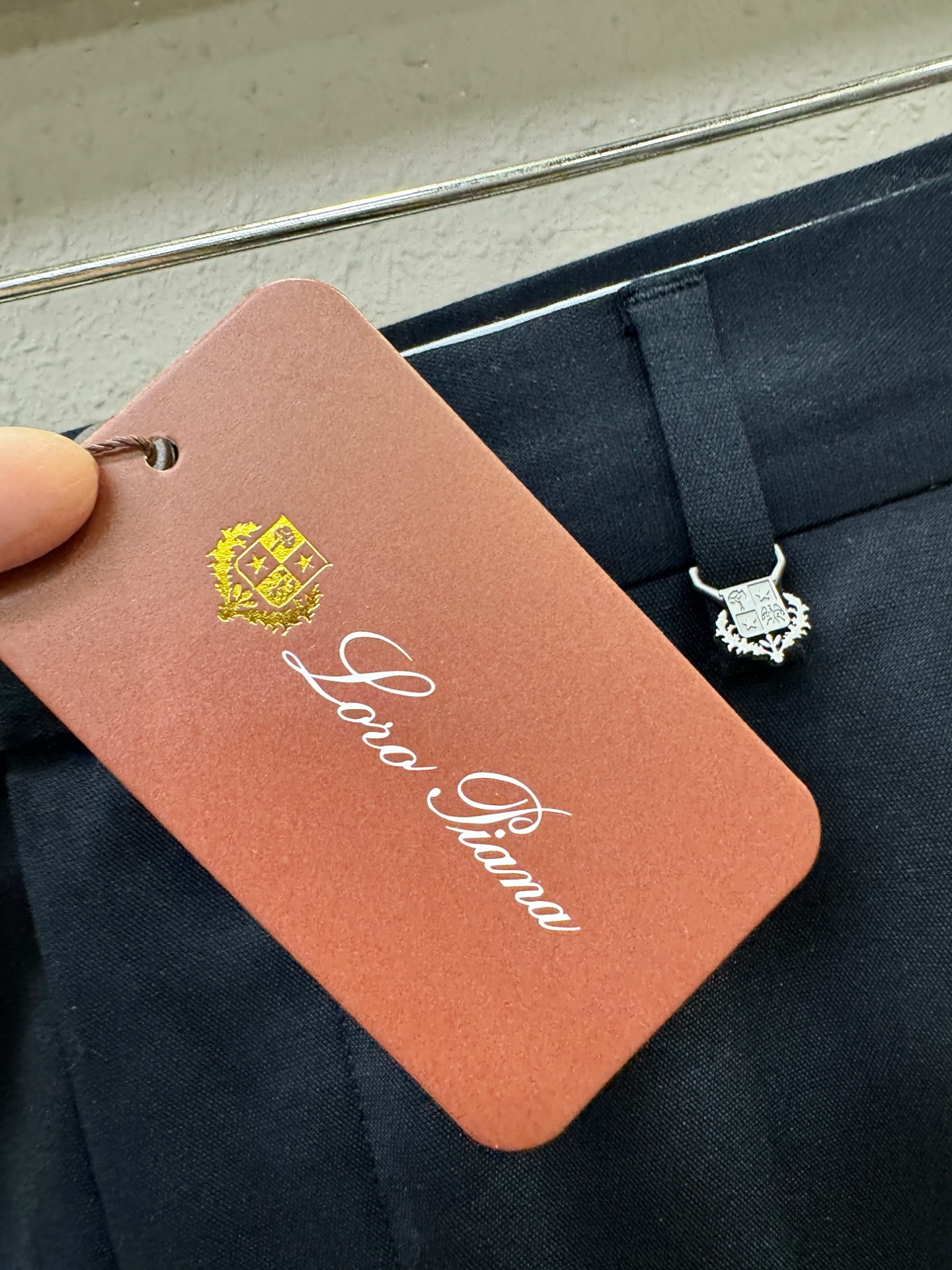 loro Piana诺悠翩雅 新品休闲裤，选用欧洲进口面料，柔软舒适有质感，原版五金配件，非常炫酷，细节