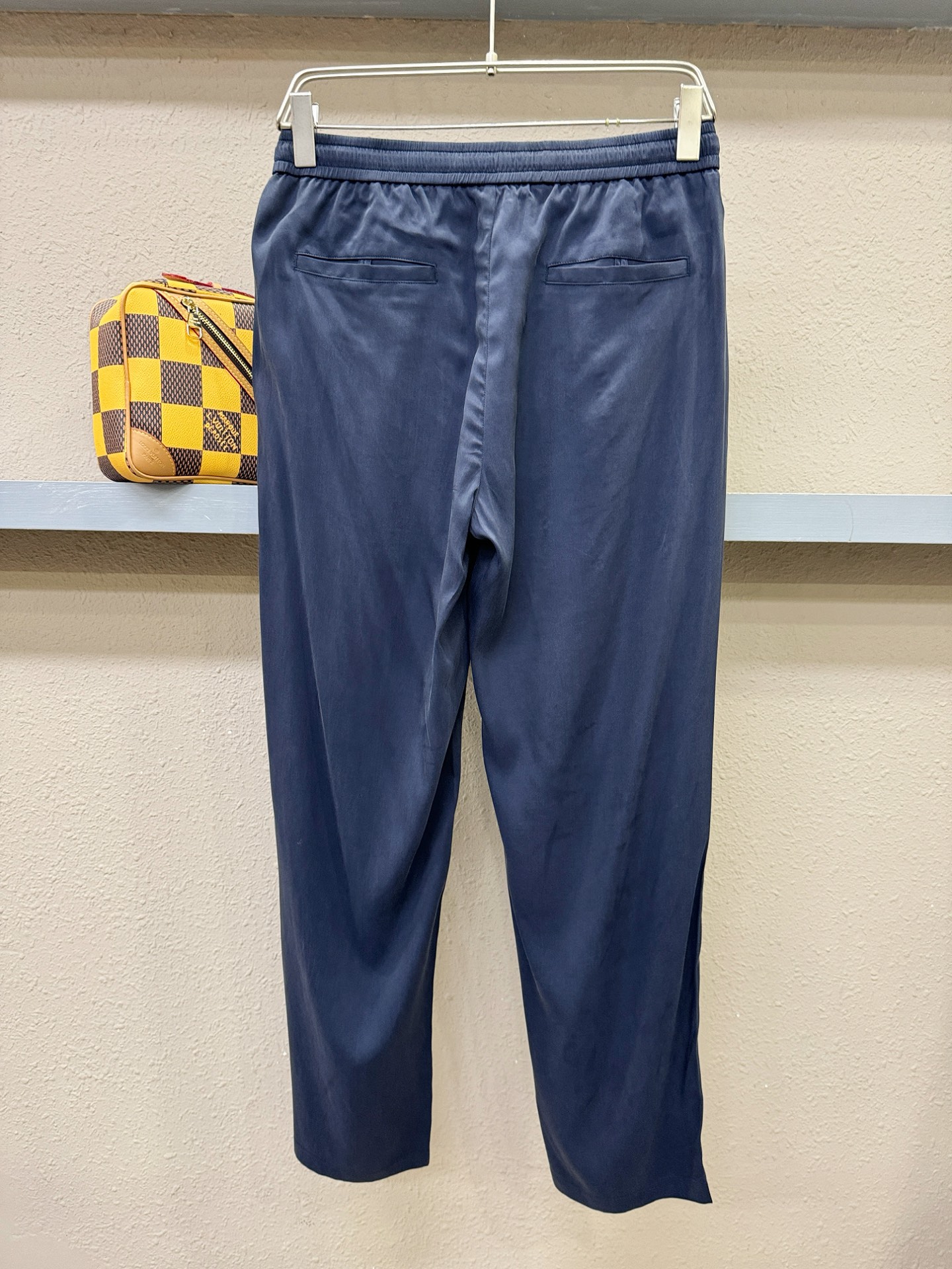 Brioni 布里奥尼 超火爆休闲裤，铜氨丝面料，柔软舒适有质感，原版五金配件，非常炫酷👍细节处理精致，