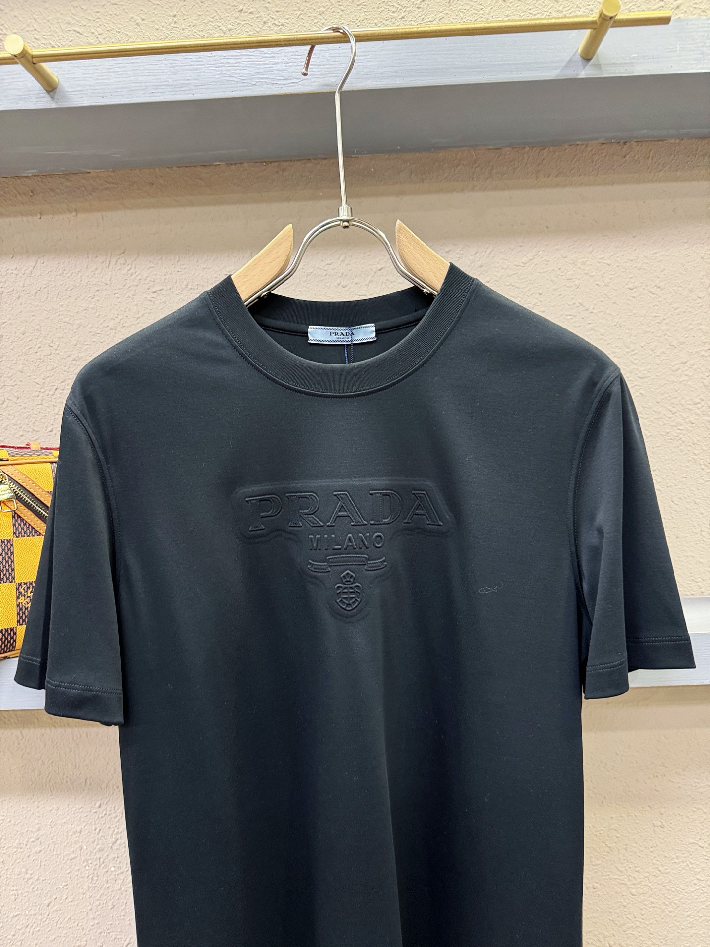 PRADA 普拉达 顶级品质 2026新品短袖！原版定制面料，手感柔软。顶级进口私货，时尚设计潮流短袖，