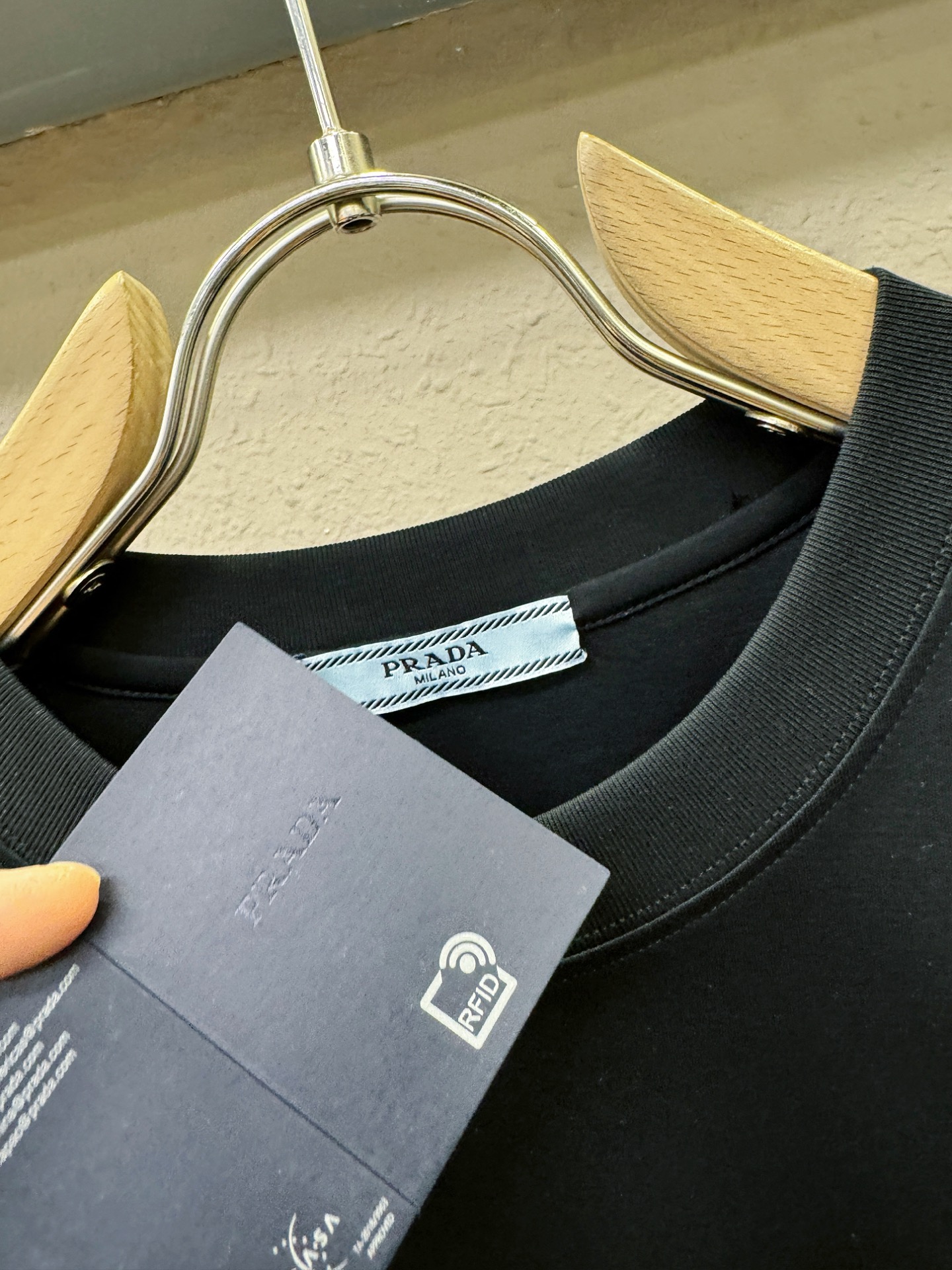 PRADA 普拉达 顶级品质 2026新品短袖！原版定制面料，手感柔软。顶级进口私货，时尚设计潮流短袖，