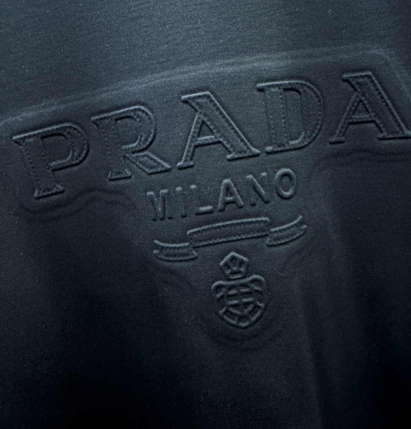PRADA 普拉达 顶级品质 2026新品短袖！原版定制面料，手感柔软。顶级进口私货，时尚设计潮流短袖，