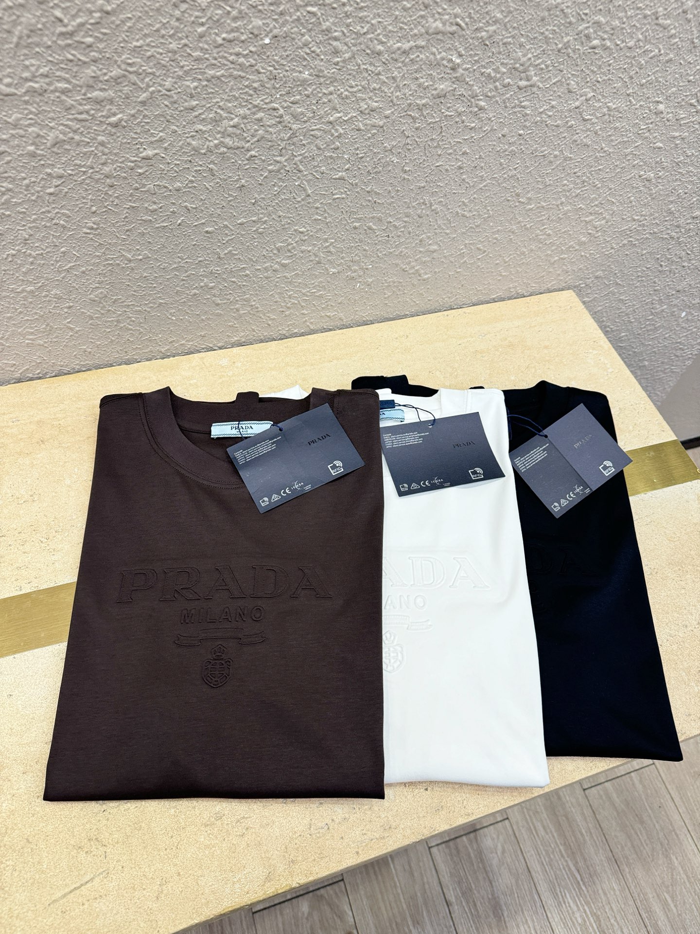 PRADA 普拉达 顶级品质 2026新品短袖！原版定制面料，手感柔软。顶级进口私货，时尚设计潮流短袖，
