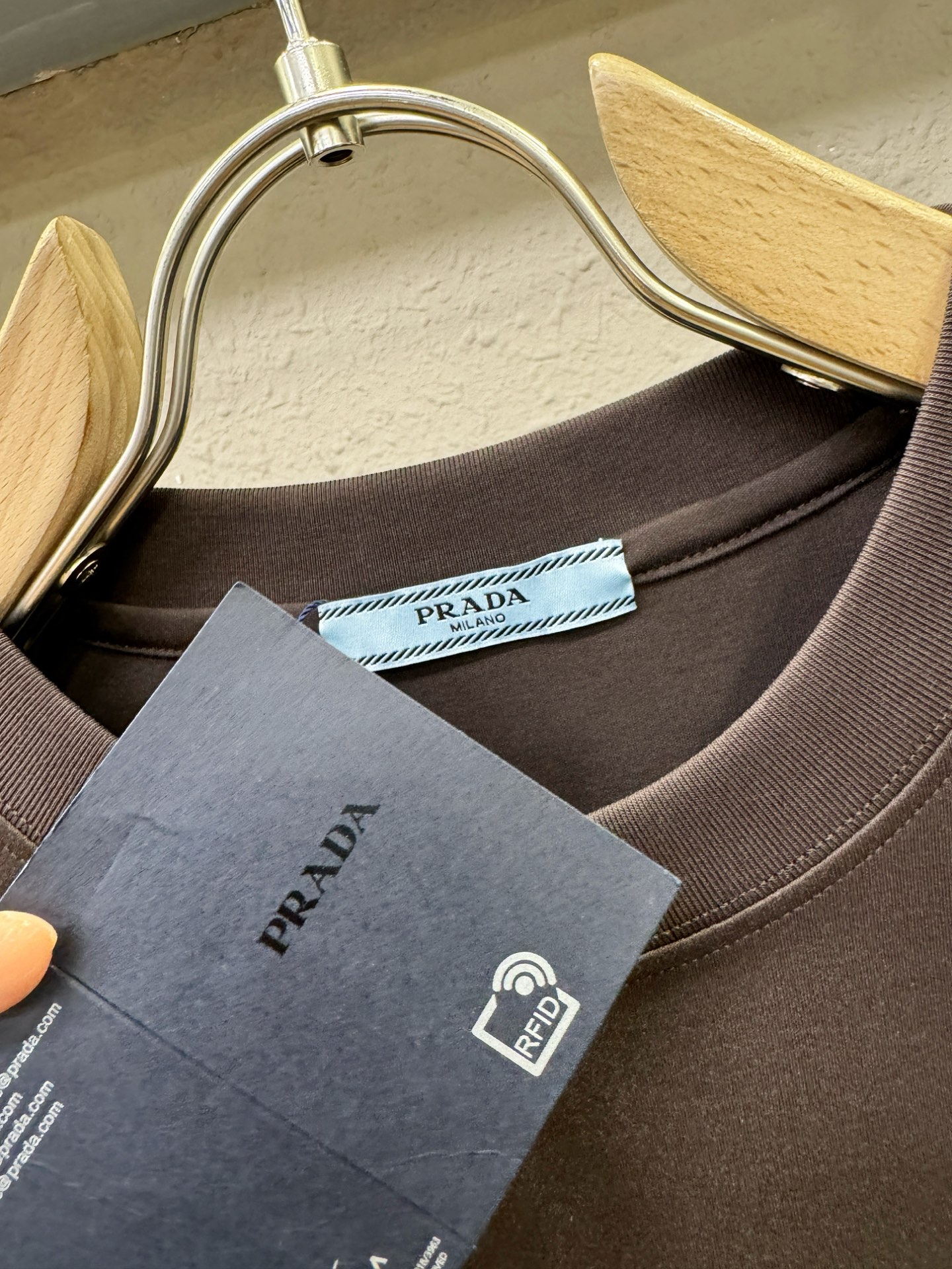 PRADA 普拉达 顶级品质 2026新品短袖！原版定制面料，手感柔软。顶级进口私货，时尚设计潮流短袖，