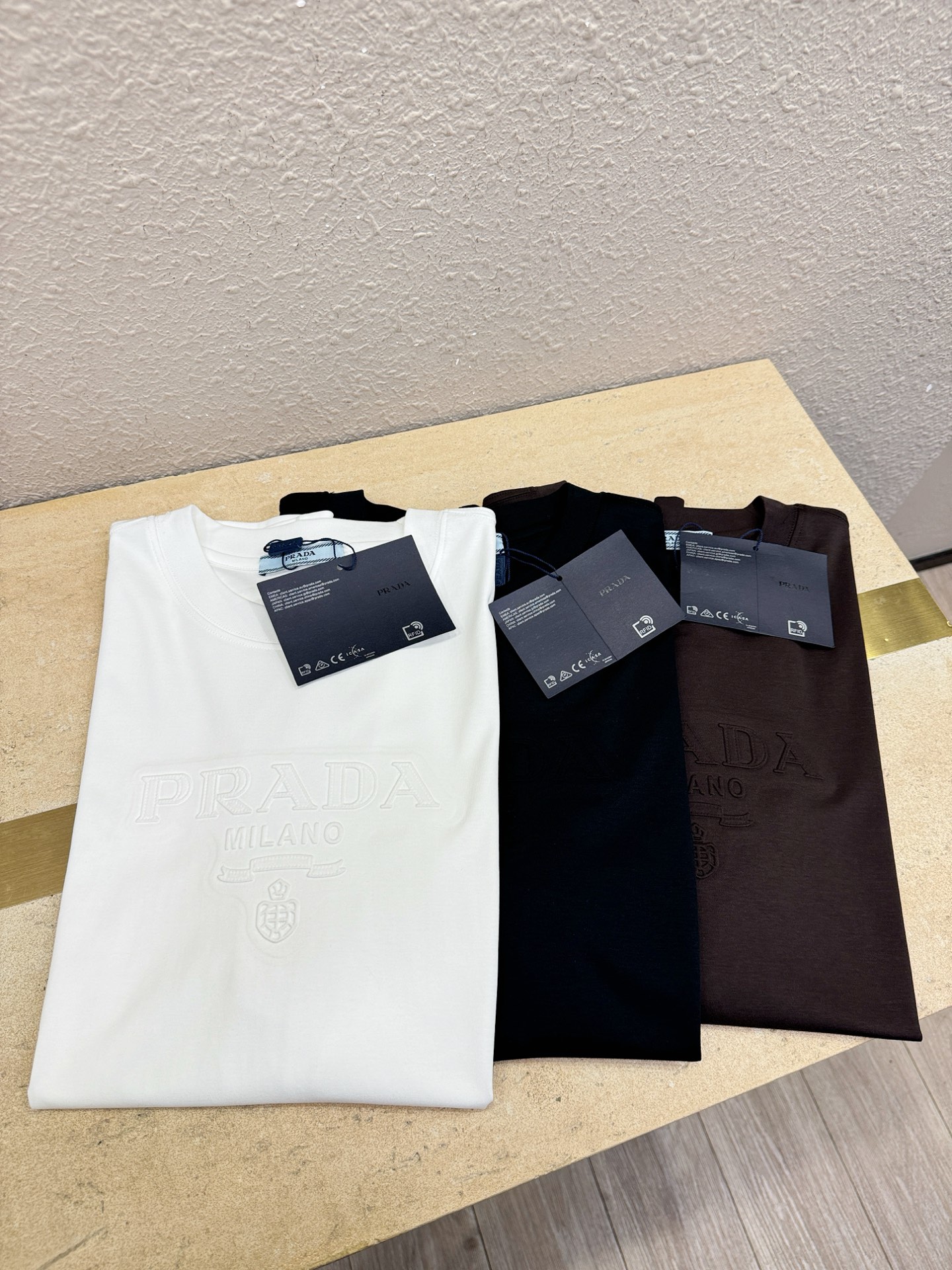 PRADA 普拉达 顶级品质 2026新品短袖！原版定制面料，手感柔软。顶级进口私货，时尚设计潮流短袖，