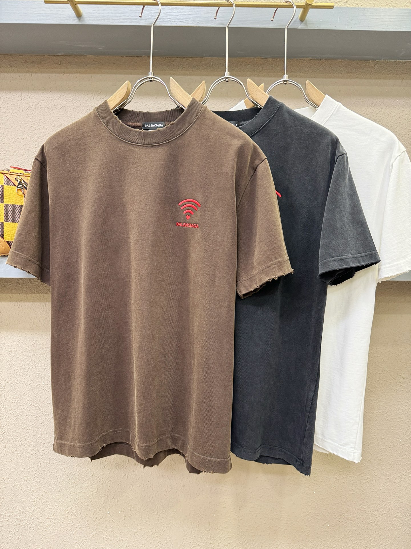 最大可穿240斤‼️ Balenciaga巴黎世家 2026新款短袖T恤！走秀图案时尚休闲短袖T恤衫！设