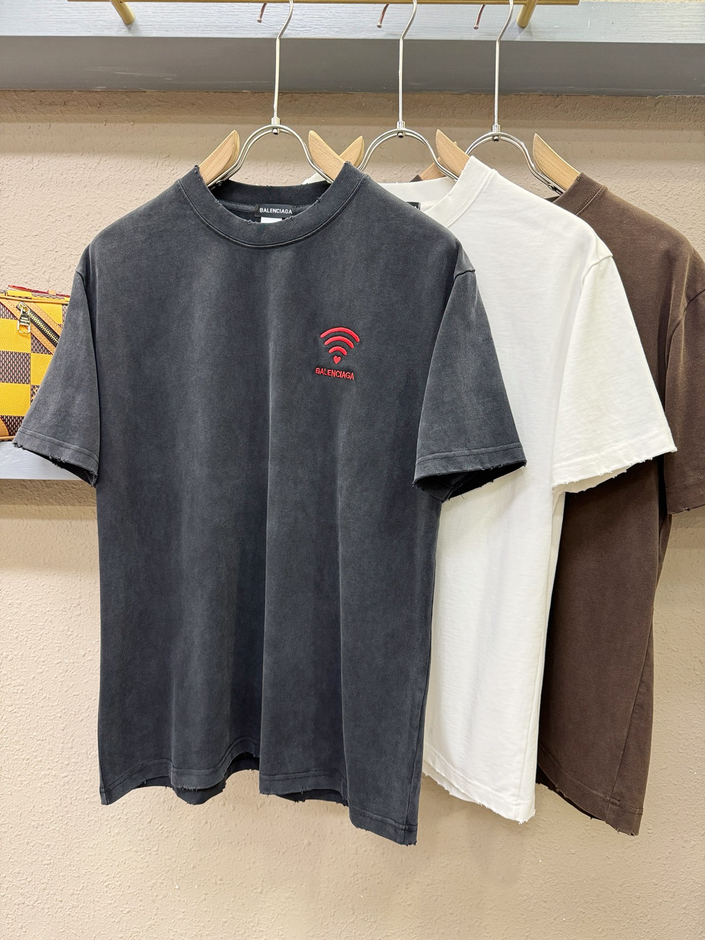 最大可穿240斤‼️ Balenciaga巴黎世家 2026新款短袖T恤！走秀图案时尚休闲短袖T恤衫！设
