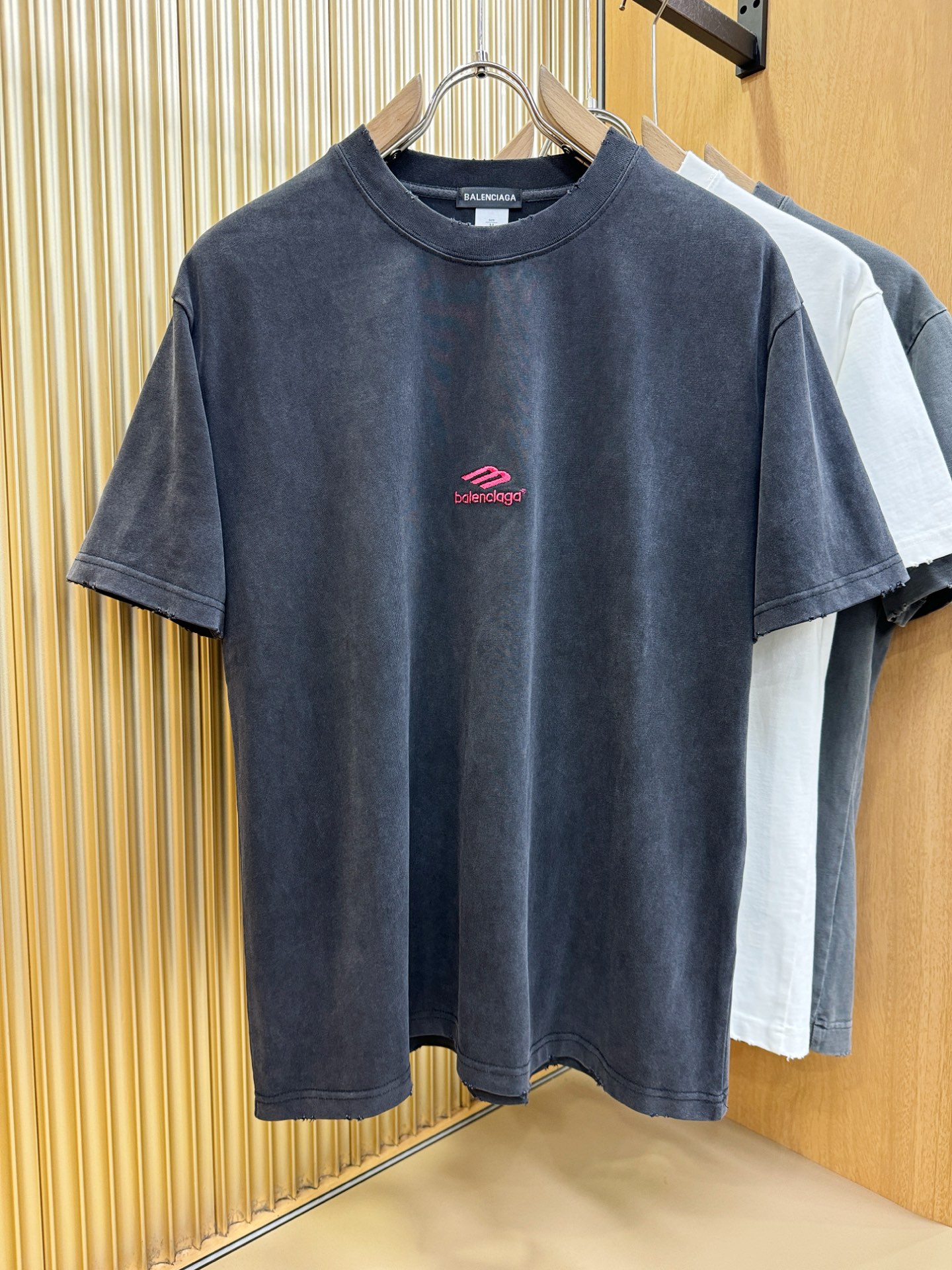 最大可穿240斤‼️ Balenciaga巴黎世家 2026新款短袖T恤！走秀图案时尚休闲短袖T恤衫！设
