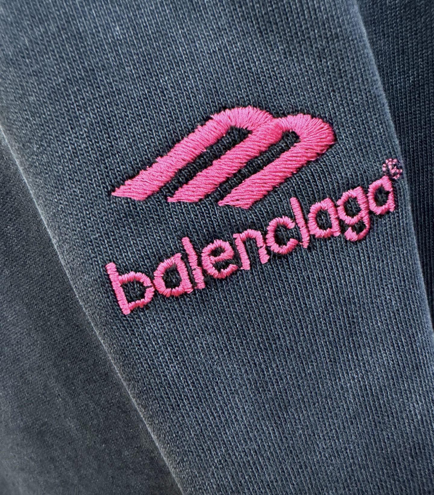 最大可穿240斤‼️ Balenciaga巴黎世家 2026新款短袖T恤！走秀图案时尚休闲短袖T恤衫！设