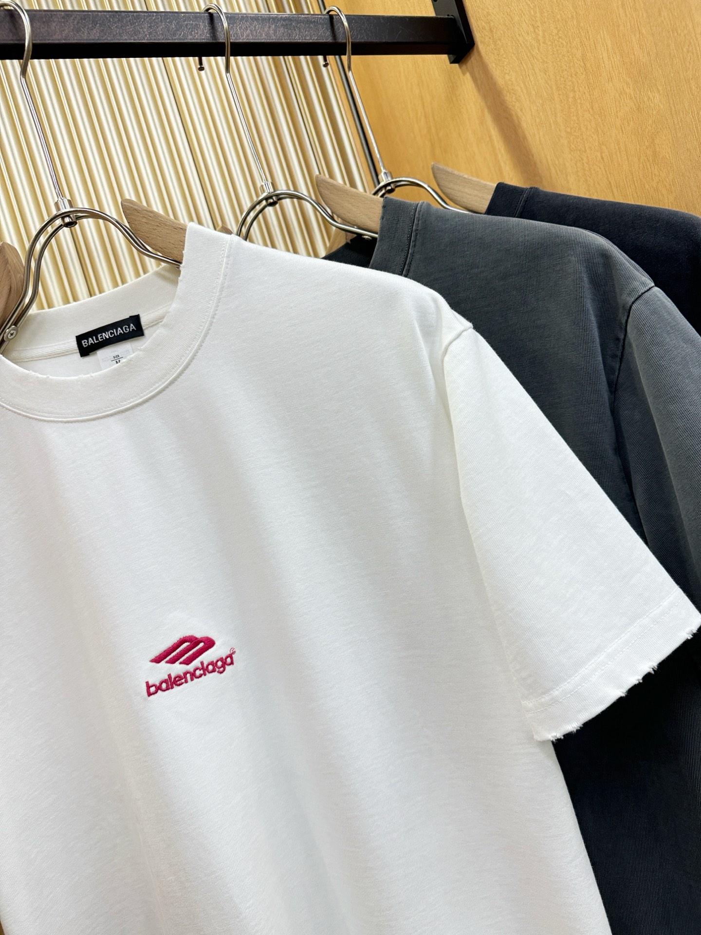 最大可穿240斤‼️ Balenciaga巴黎世家 2026新款短袖T恤！走秀图案时尚休闲短袖T恤衫！设