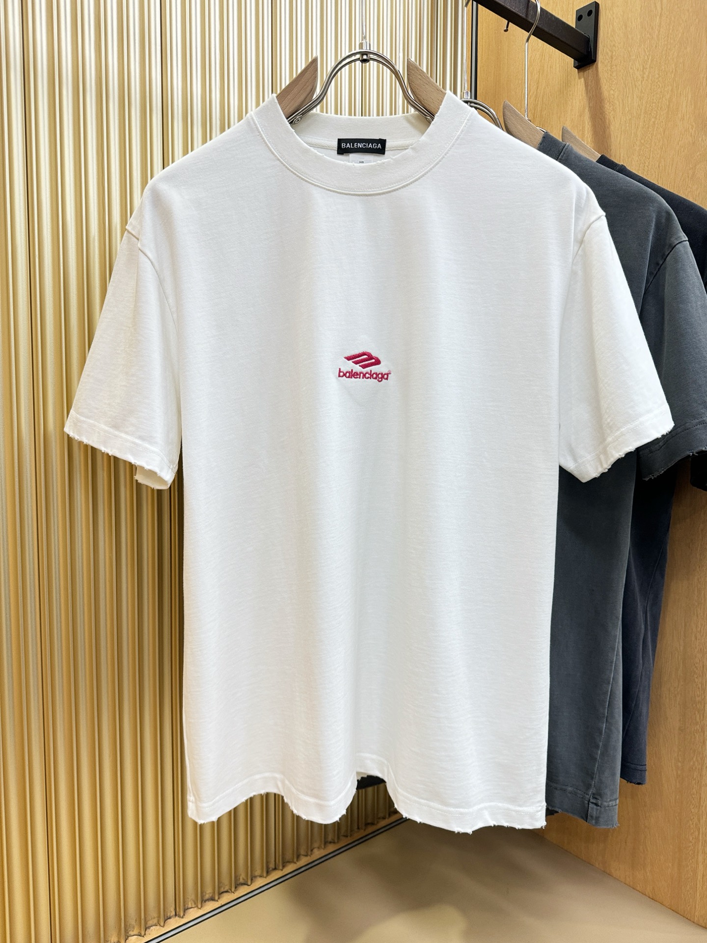 最大可穿240斤‼️ Balenciaga巴黎世家 2026新款短袖T恤！走秀图案时尚休闲短袖T恤衫！设