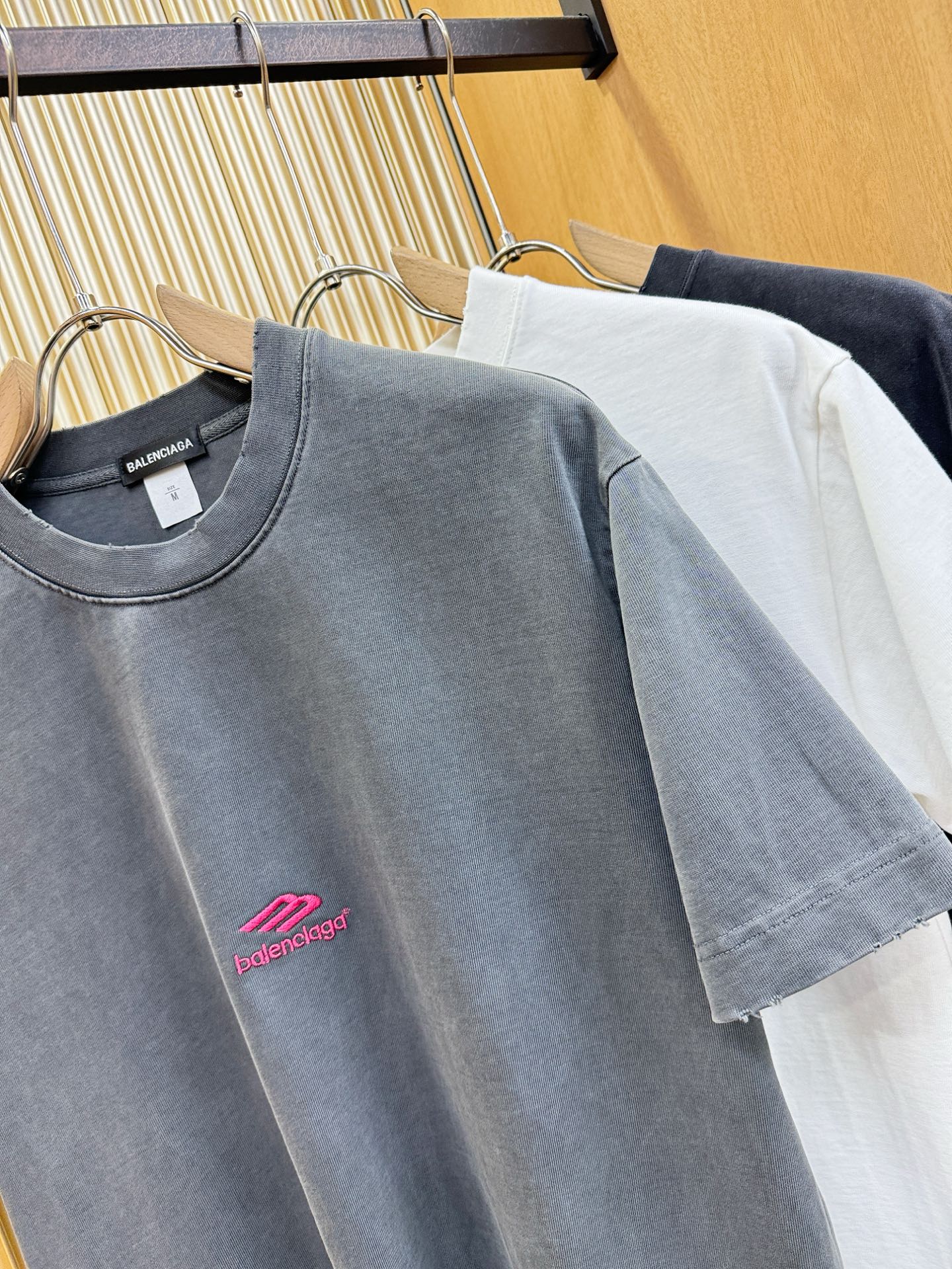 最大可穿240斤‼️ Balenciaga巴黎世家 2026新款短袖T恤！走秀图案时尚休闲短袖T恤衫！设
