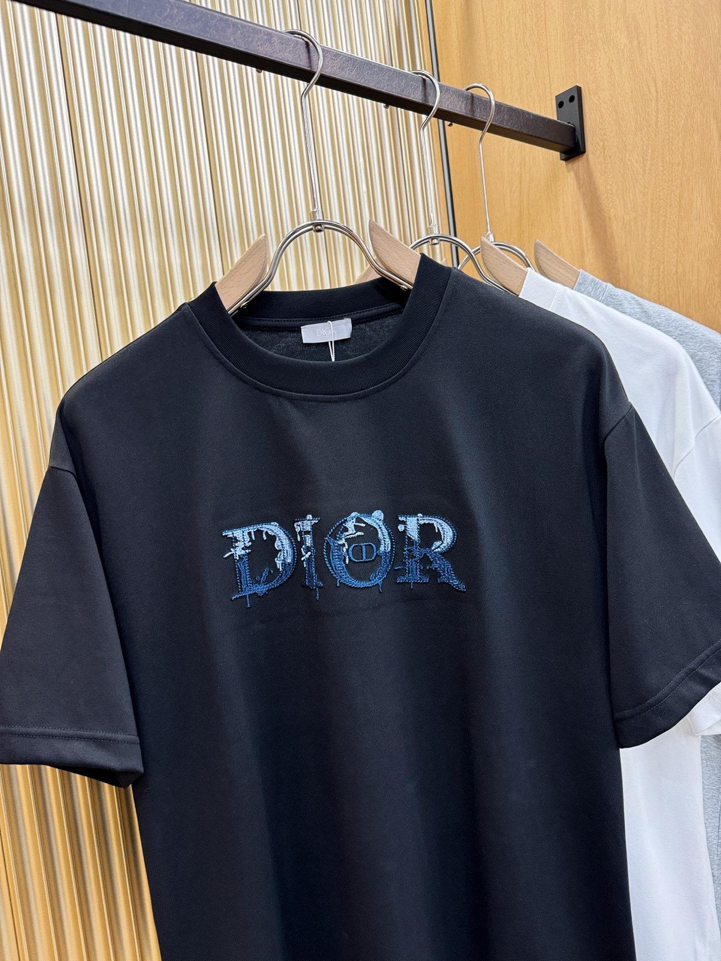 Dior迪奥 2026新款短袖T恤！走秀图案时尚休闲短袖T恤衫！设计logo设计！极具设计精选客供面料，