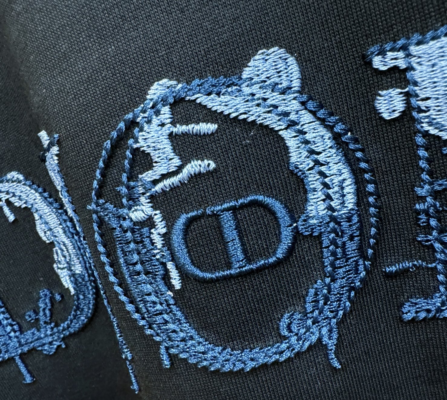 Dior迪奥 2026新款短袖T恤！走秀图案时尚休闲短袖T恤衫！设计logo设计！极具设计精选客供面料，