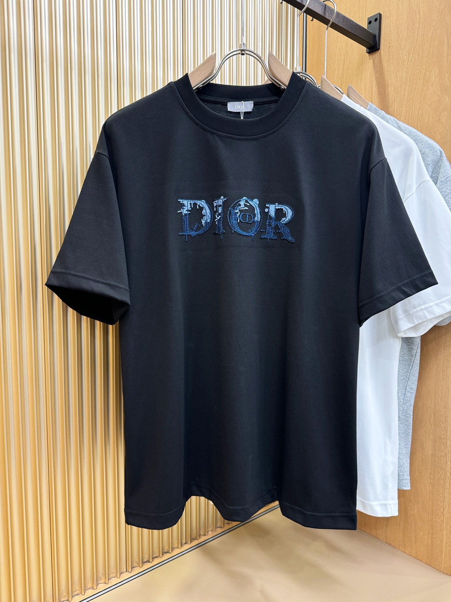 Dior迪奥 2026新款短袖T恤！走秀图案时尚休闲短袖T恤衫！设计logo设计！极具设计精选客供面料，