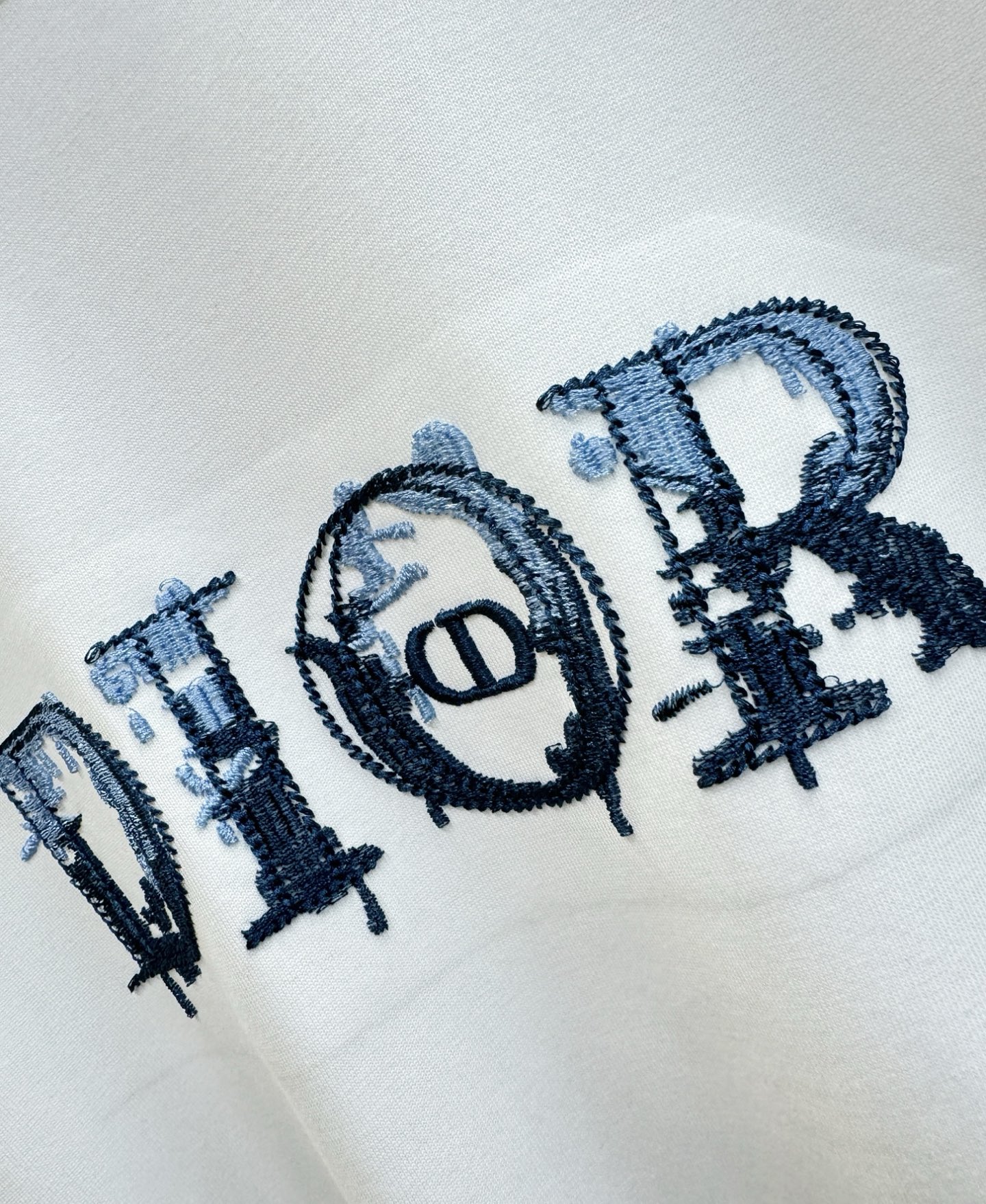 Dior迪奥 2026新款短袖T恤！走秀图案时尚休闲短袖T恤衫！设计logo设计！极具设计精选客供面料，