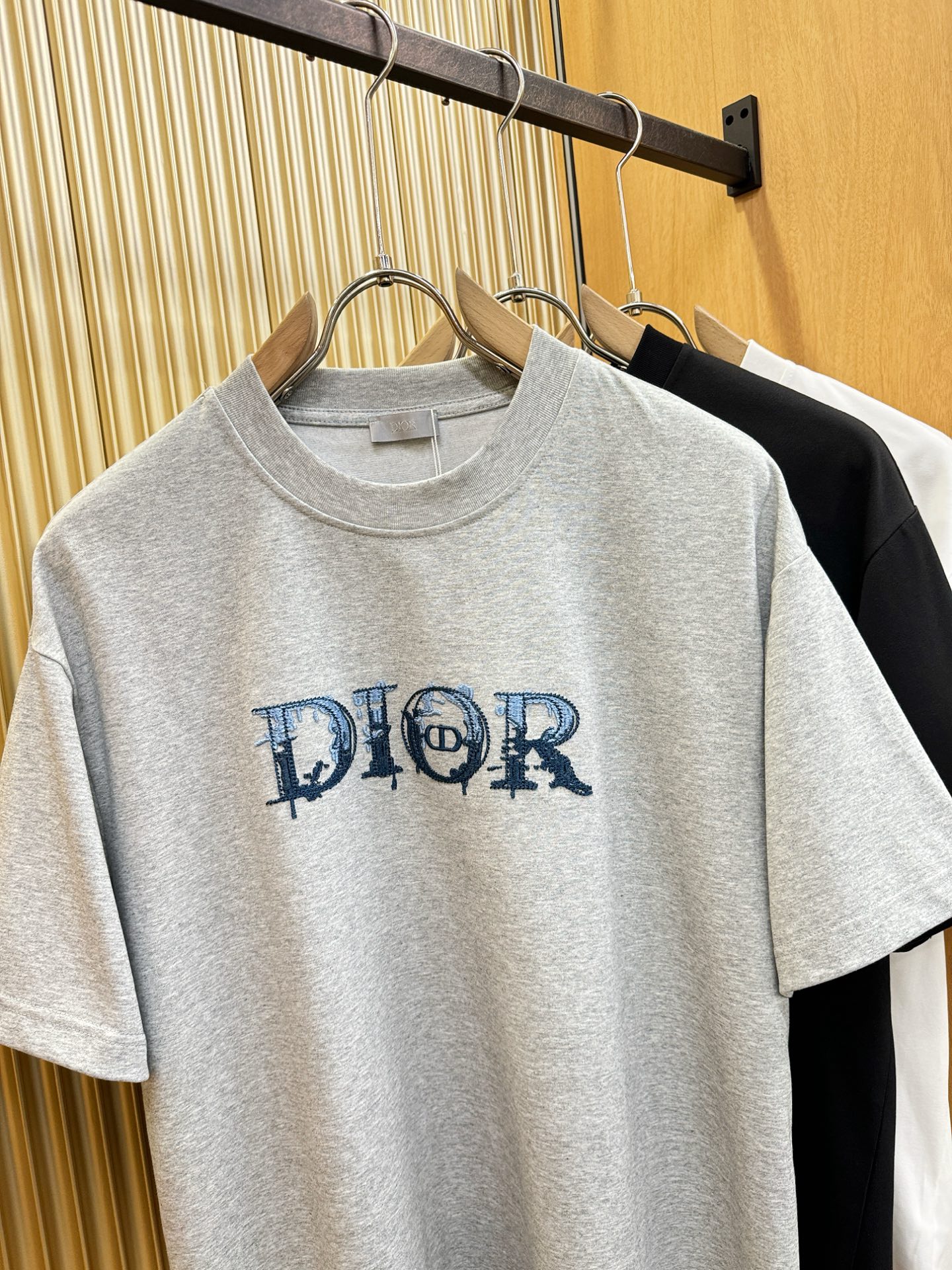 Dior迪奥 2026新款短袖T恤！走秀图案时尚休闲短袖T恤衫！设计logo设计！极具设计精选客供面料，