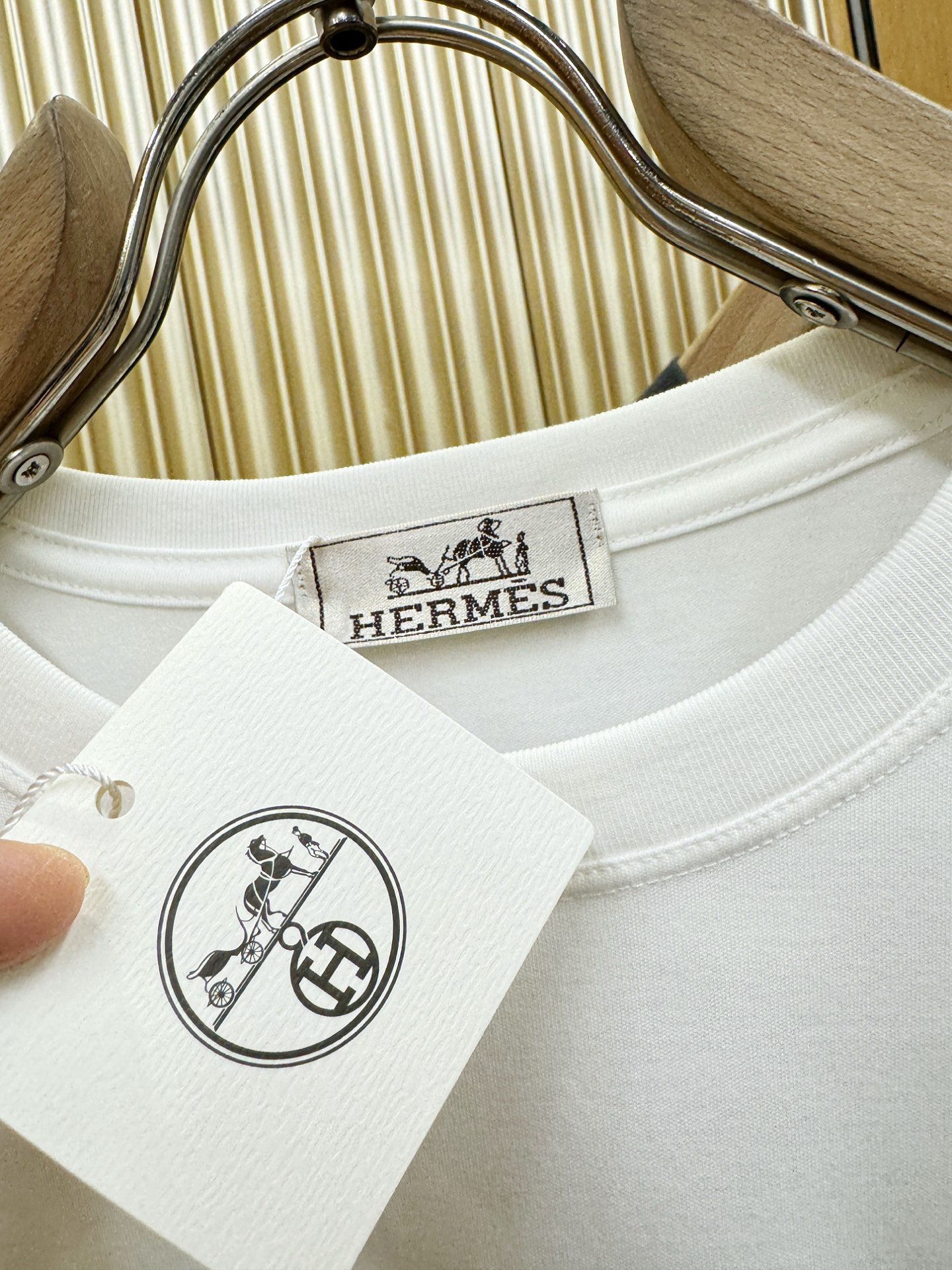 Hermès爱马仕 2026新款短袖T恤！走秀图案时尚休闲短袖T恤衫！设计logo设计！极具设计精选客供