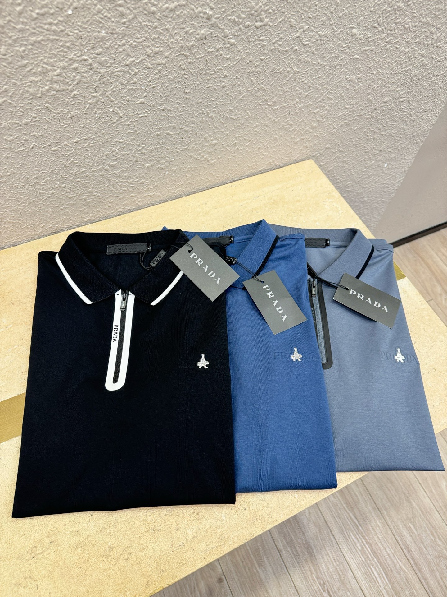 PRADA普拉达 2026官方新款 专柜同步上市 男士翻领短袖POLO衫，高端主线系列，进口面料，质感一