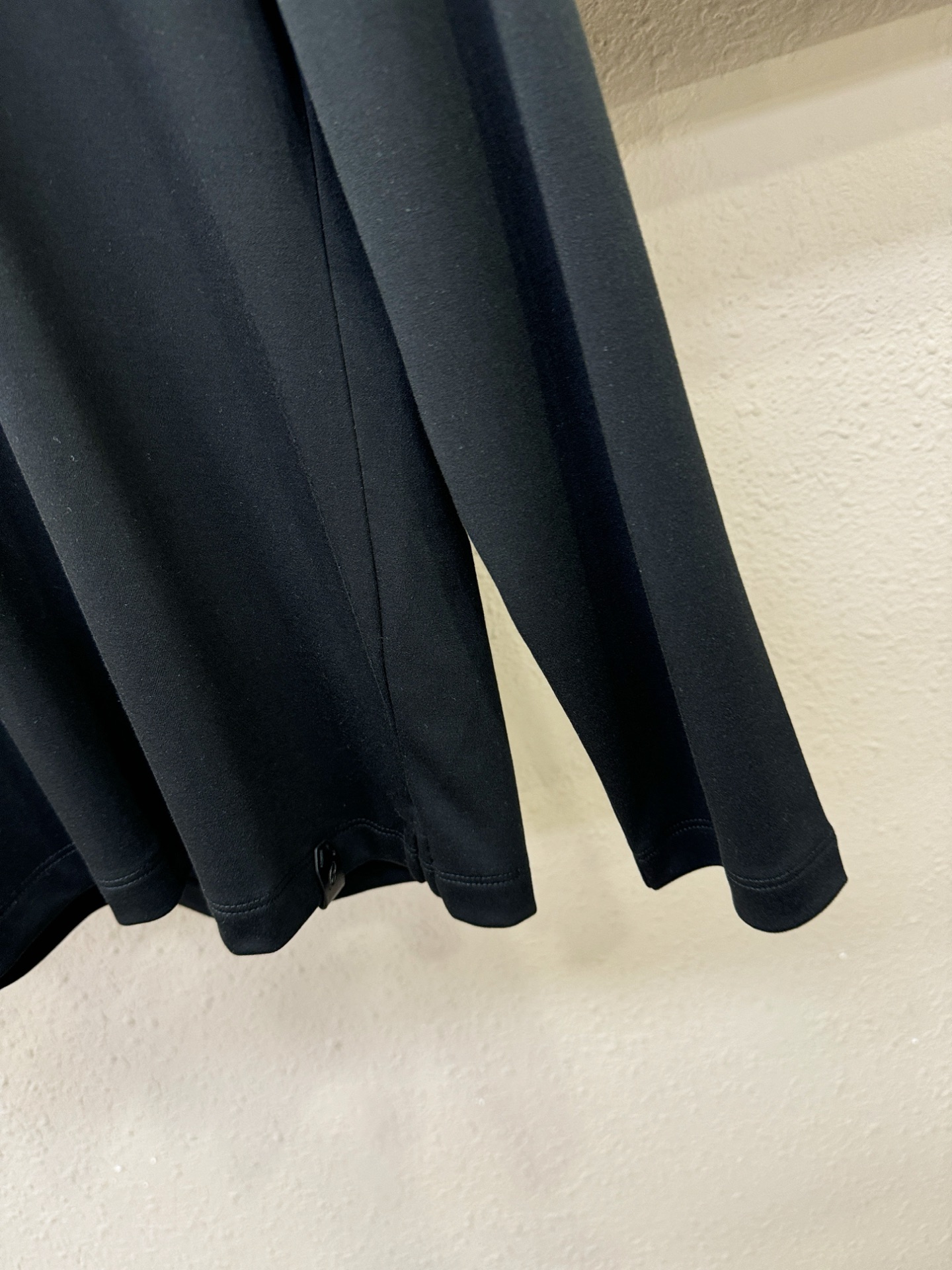 Brioni 布里奥尼 2026新品 长袖T恤，经典Logo设计，百搭款 官网同步发售 定制面料，柔软细