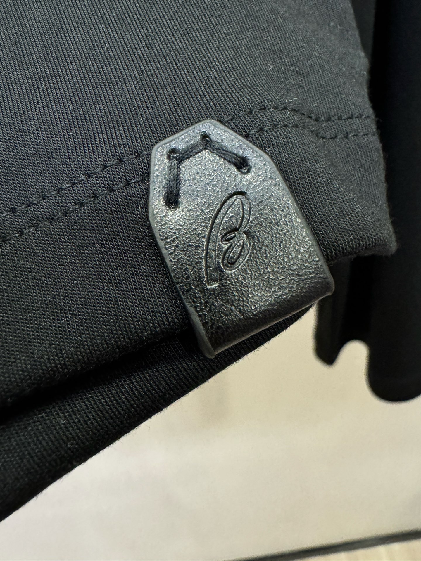 Brioni 布里奥尼 2026新品 长袖T恤，经典Logo设计，百搭款 官网同步发售 定制面料，柔软细
