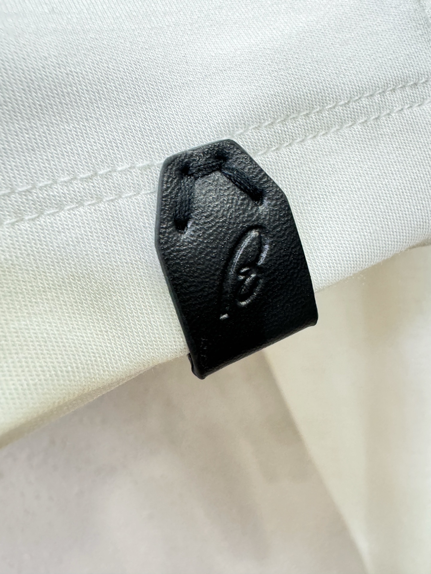 Brioni 布里奥尼 2026新品 长袖T恤，经典Logo设计，百搭款 官网同步发售 定制面料，柔软细