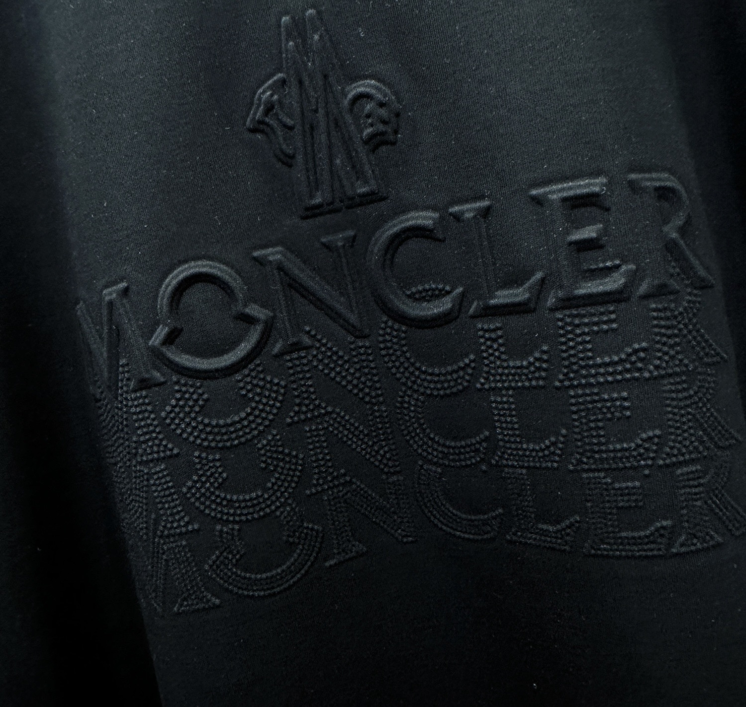 Moncler蒙口 2026新款短袖T恤！走秀图案时尚休闲短袖T恤衫！设计logo设计！极具设计精选客供