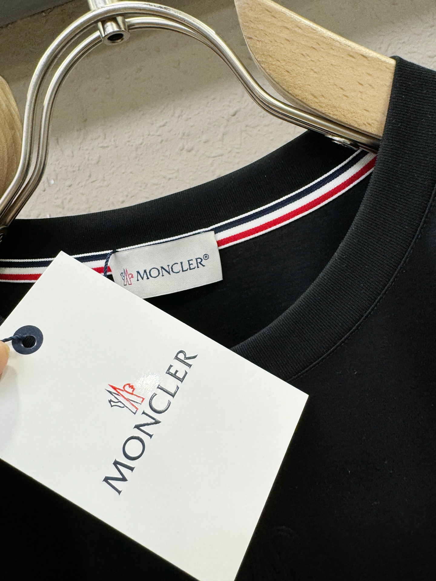 Moncler蒙口 2026新款短袖T恤！走秀图案时尚休闲短袖T恤衫！设计logo设计！极具设计精选客供