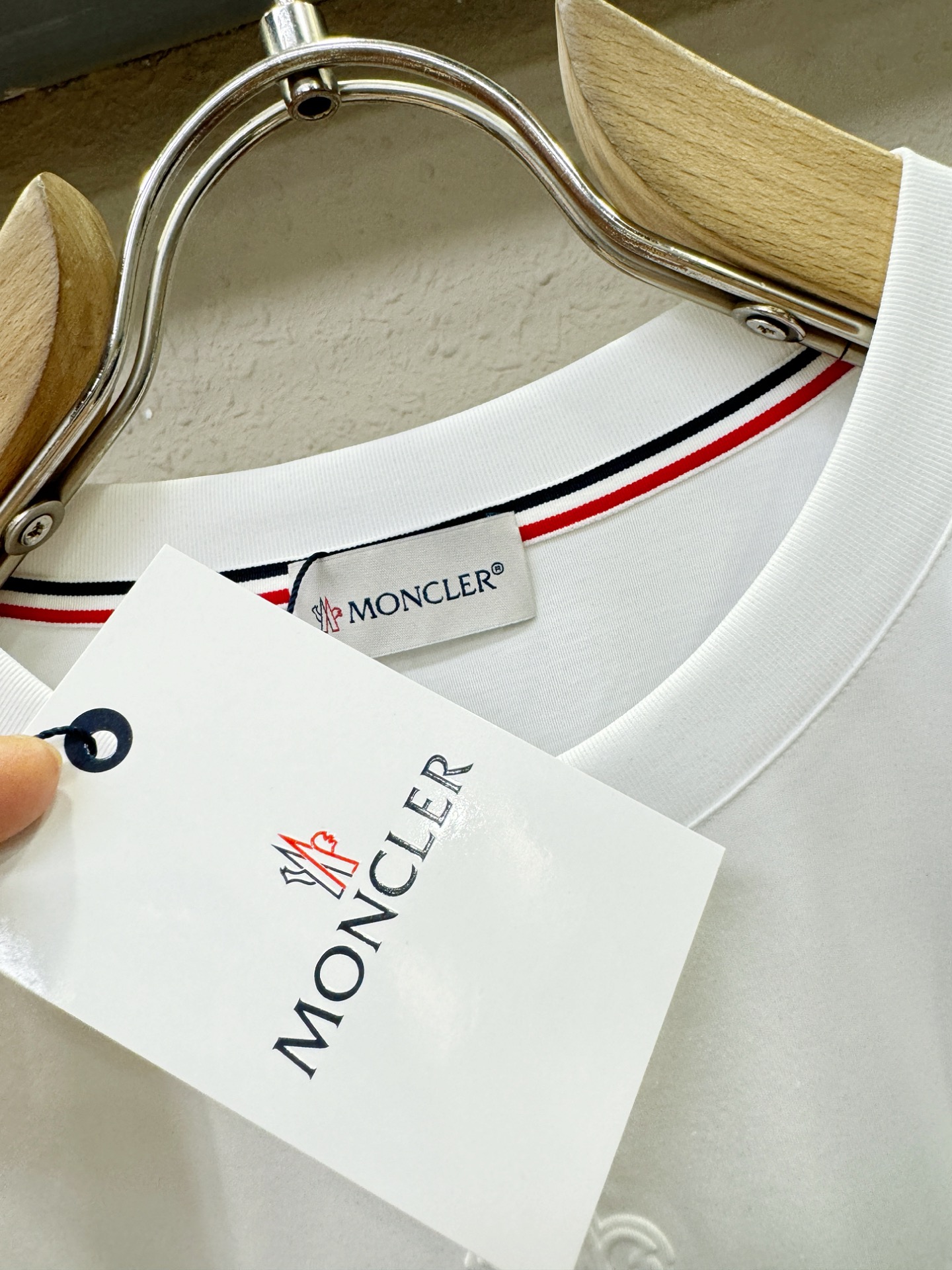 Moncler蒙口 2026新款短袖T恤！走秀图案时尚休闲短袖T恤衫！设计logo设计！极具设计精选客供
