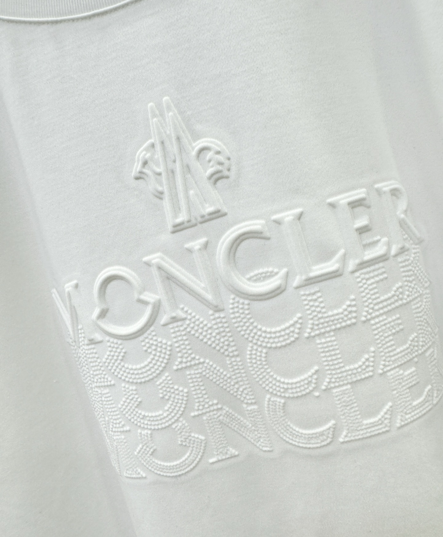 Moncler蒙口 2026新款短袖T恤！走秀图案时尚休闲短袖T恤衫！设计logo设计！极具设计精选客供