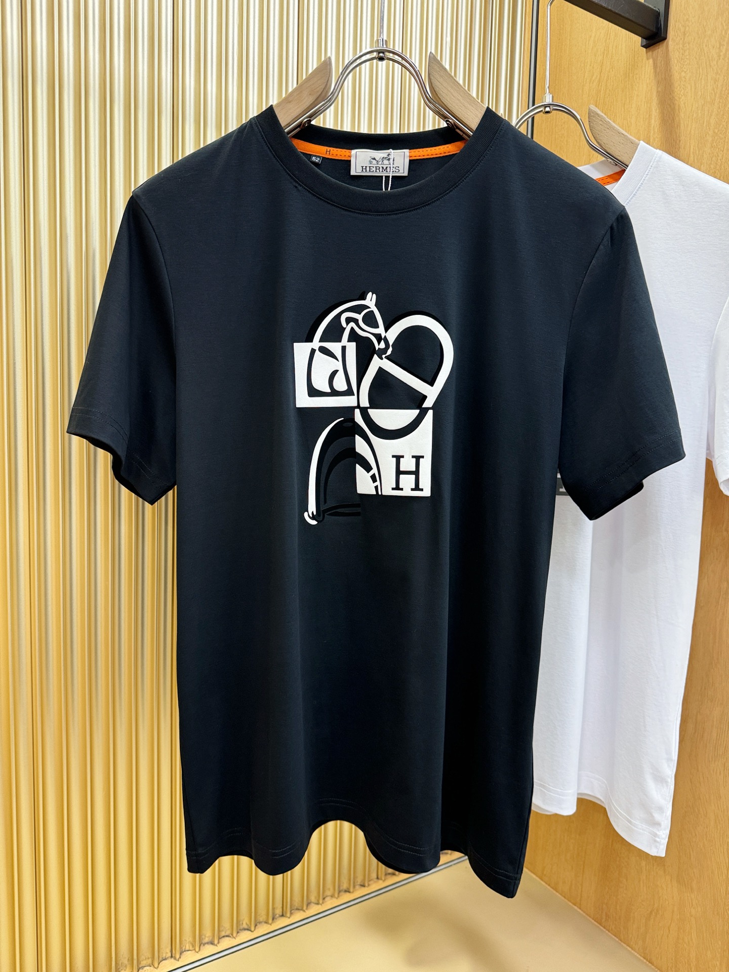 Hermès爱马仕 2026新款短袖T恤！走秀图案时尚休闲短袖T恤衫！设计logo设计！极具设计精选客供