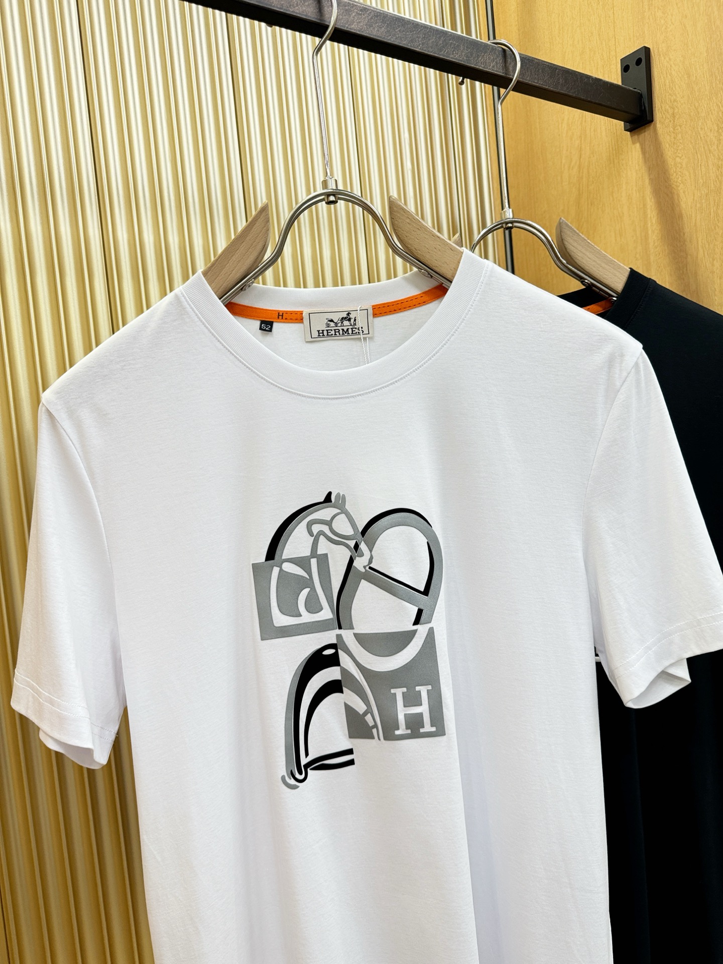 Hermès爱马仕 2026新款短袖T恤！走秀图案时尚休闲短袖T恤衫！设计logo设计！极具设计精选客供