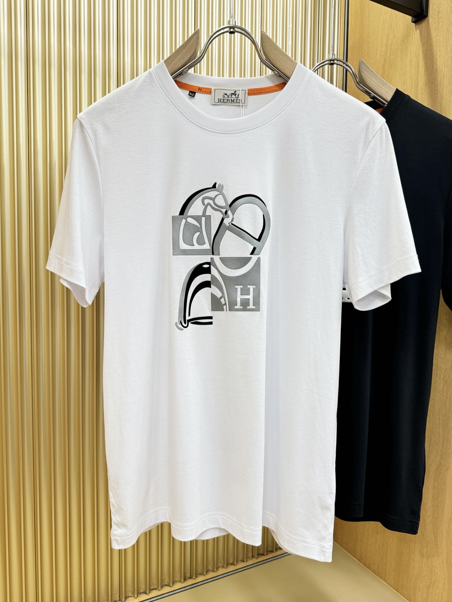 Hermès爱马仕 2026新款短袖T恤！走秀图案时尚休闲短袖T恤衫！设计logo设计！极具设计精选客供