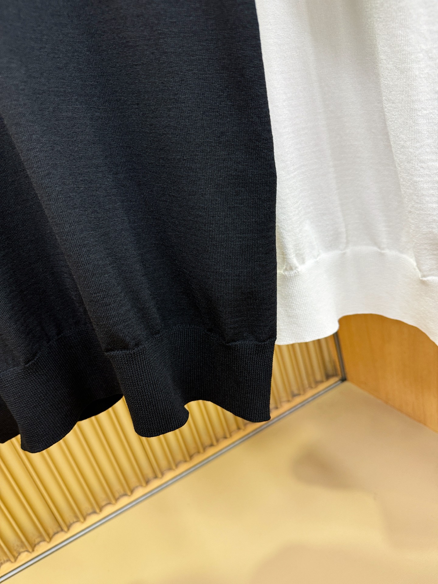 BURBERRY巴宝莉 顶级品质 2026春夏新品短袖针织衫，桑蚕丝伊力特面料，手感柔软。顶级进口私货，