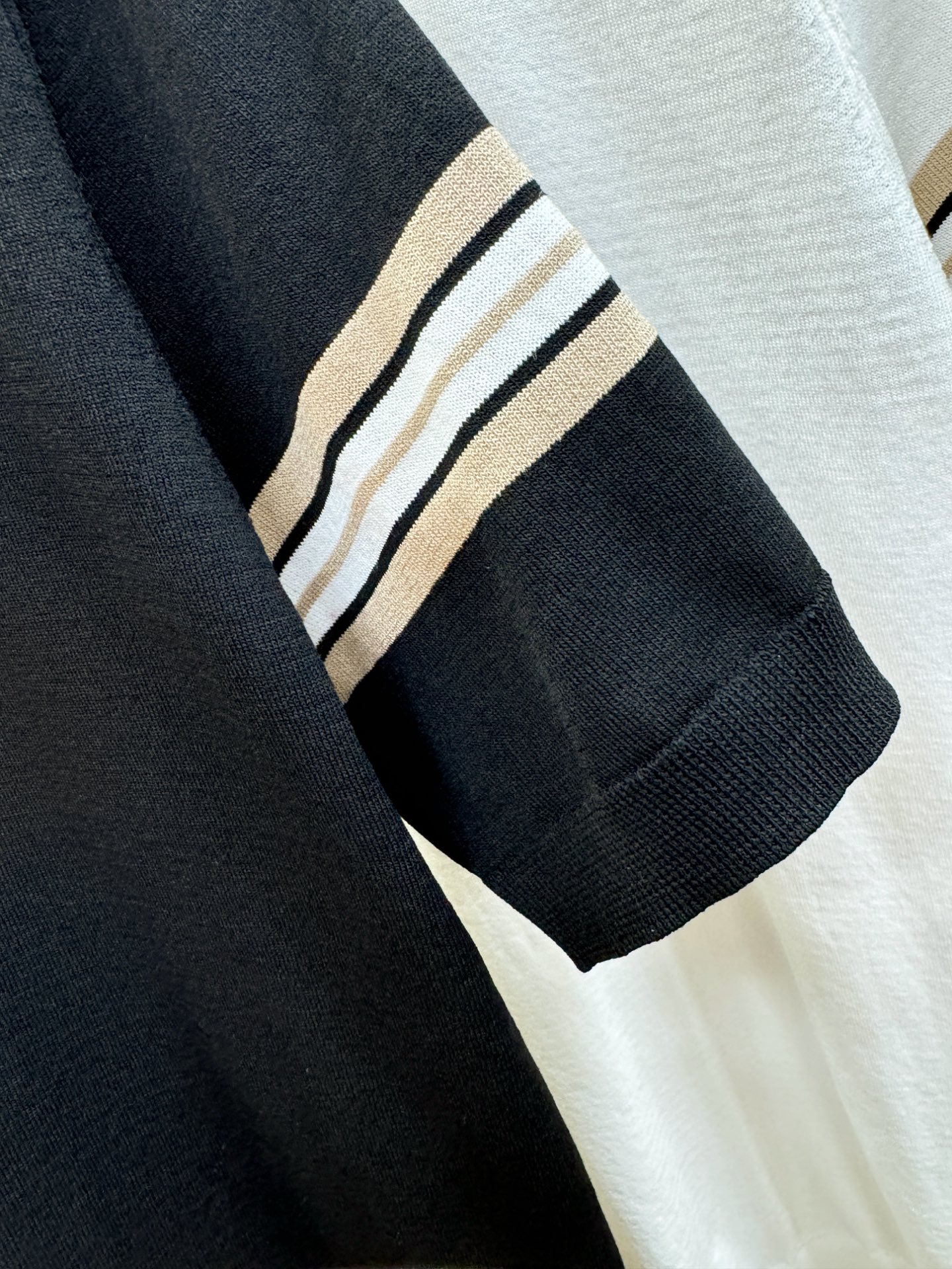 BURBERRY巴宝莉 顶级品质 2026春夏新品短袖针织衫，桑蚕丝伊力特面料，手感柔软。顶级进口私货，