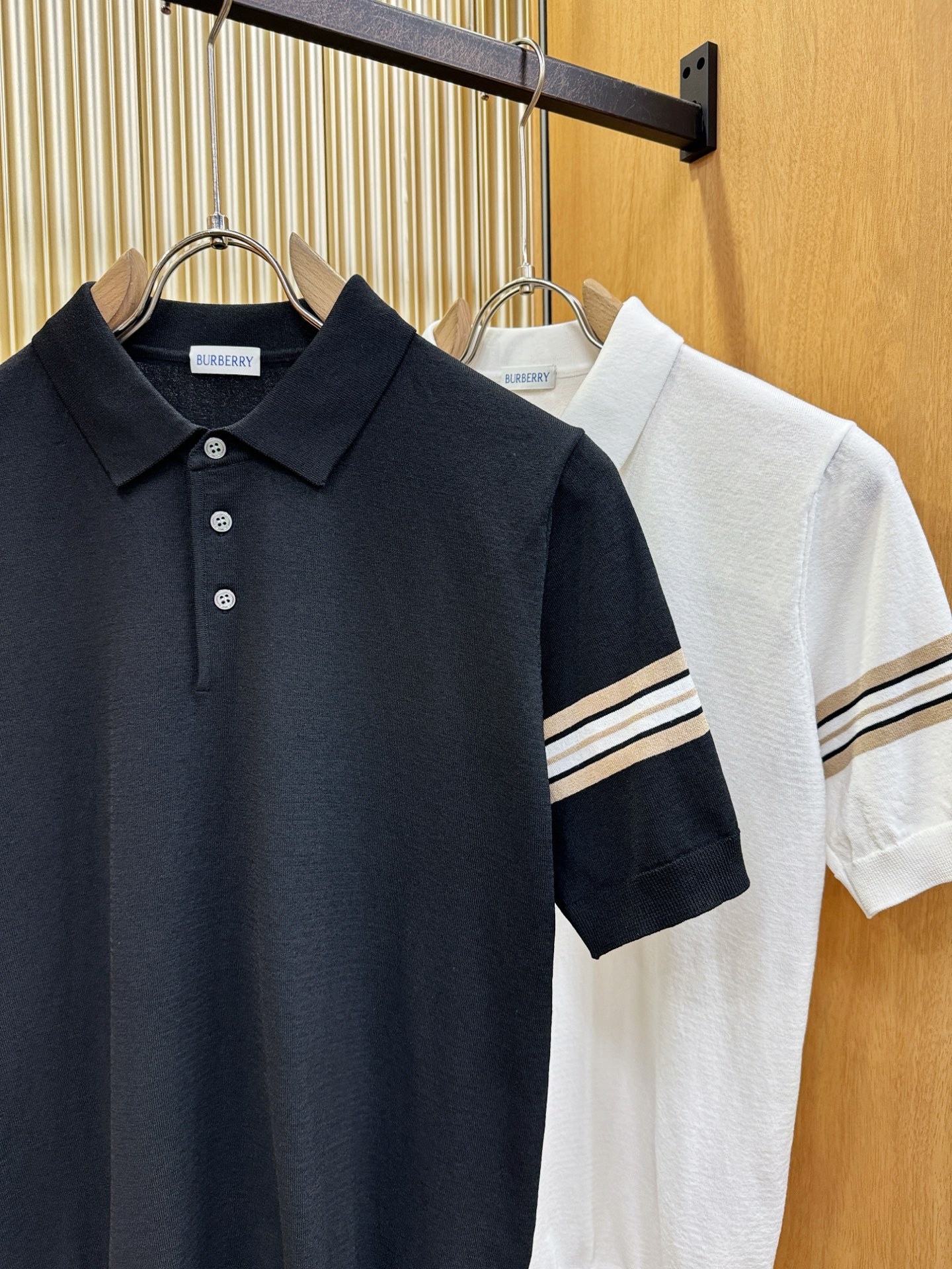 BURBERRY巴宝莉 顶级品质 2026春夏新品短袖针织衫，桑蚕丝伊力特面料，手感柔软。顶级进口私货，