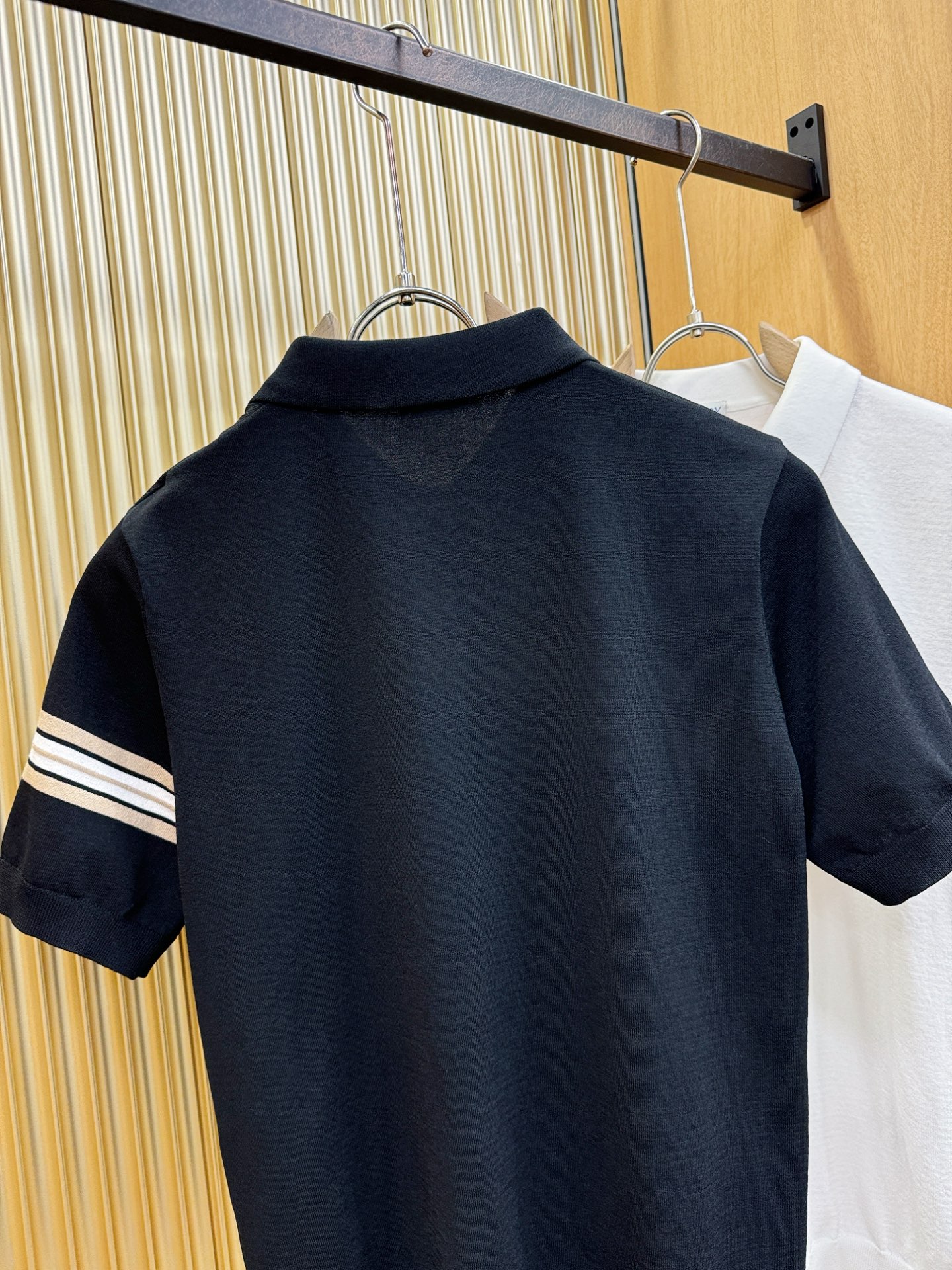 BURBERRY巴宝莉 顶级品质 2026春夏新品短袖针织衫，桑蚕丝伊力特面料，手感柔软。顶级进口私货，