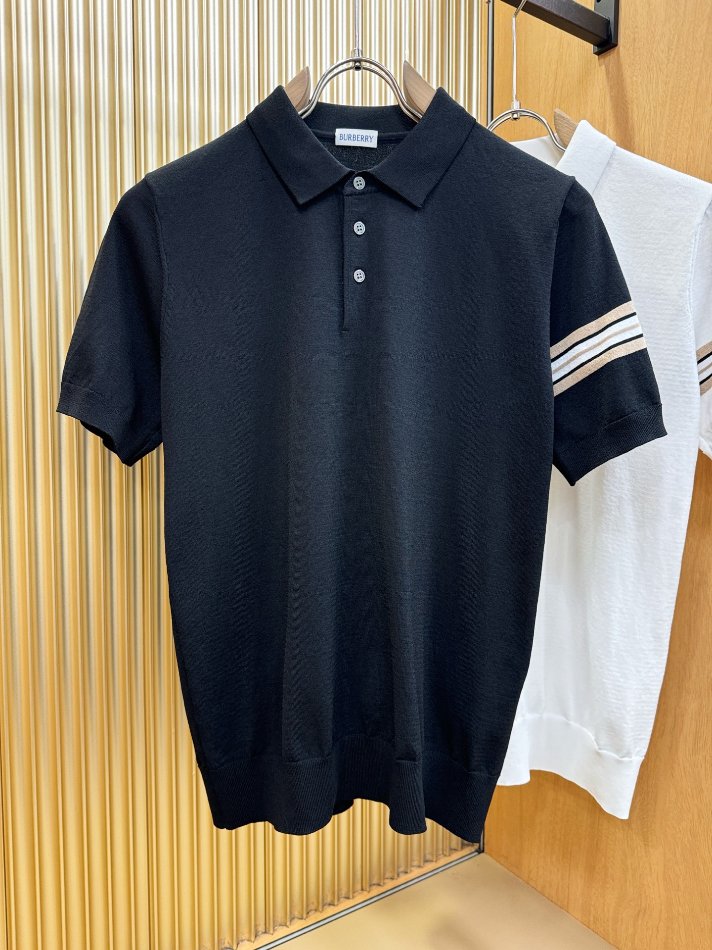 BURBERRY巴宝莉 顶级品质 2026春夏新品短袖针织衫，桑蚕丝伊力特面料，手感柔软。顶级进口私货，