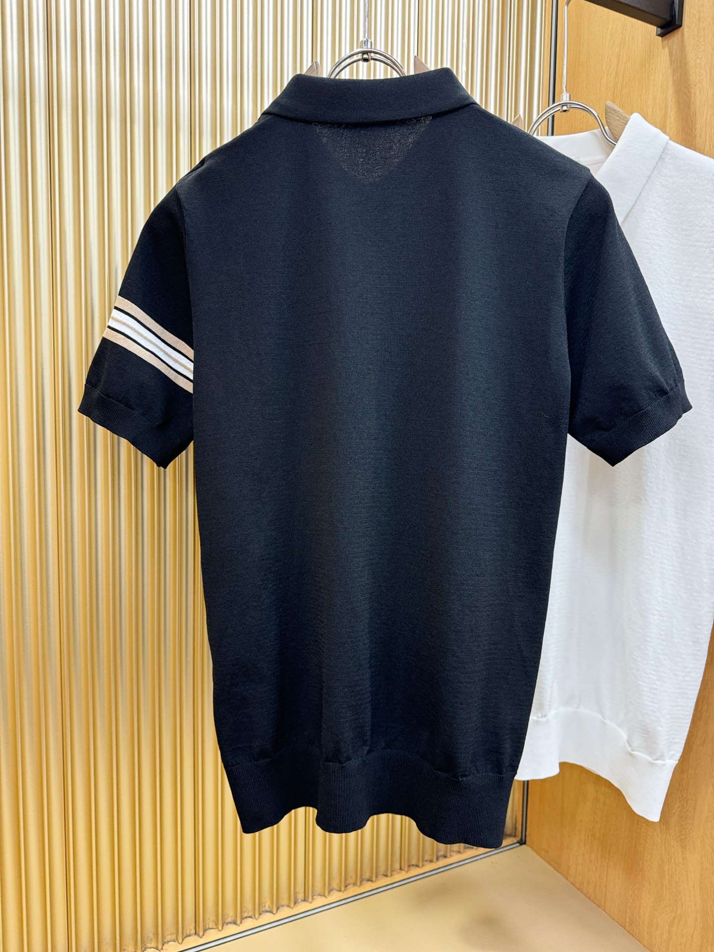 BURBERRY巴宝莉 顶级品质 2026春夏新品短袖针织衫，桑蚕丝伊力特面料，手感柔软。顶级进口私货，