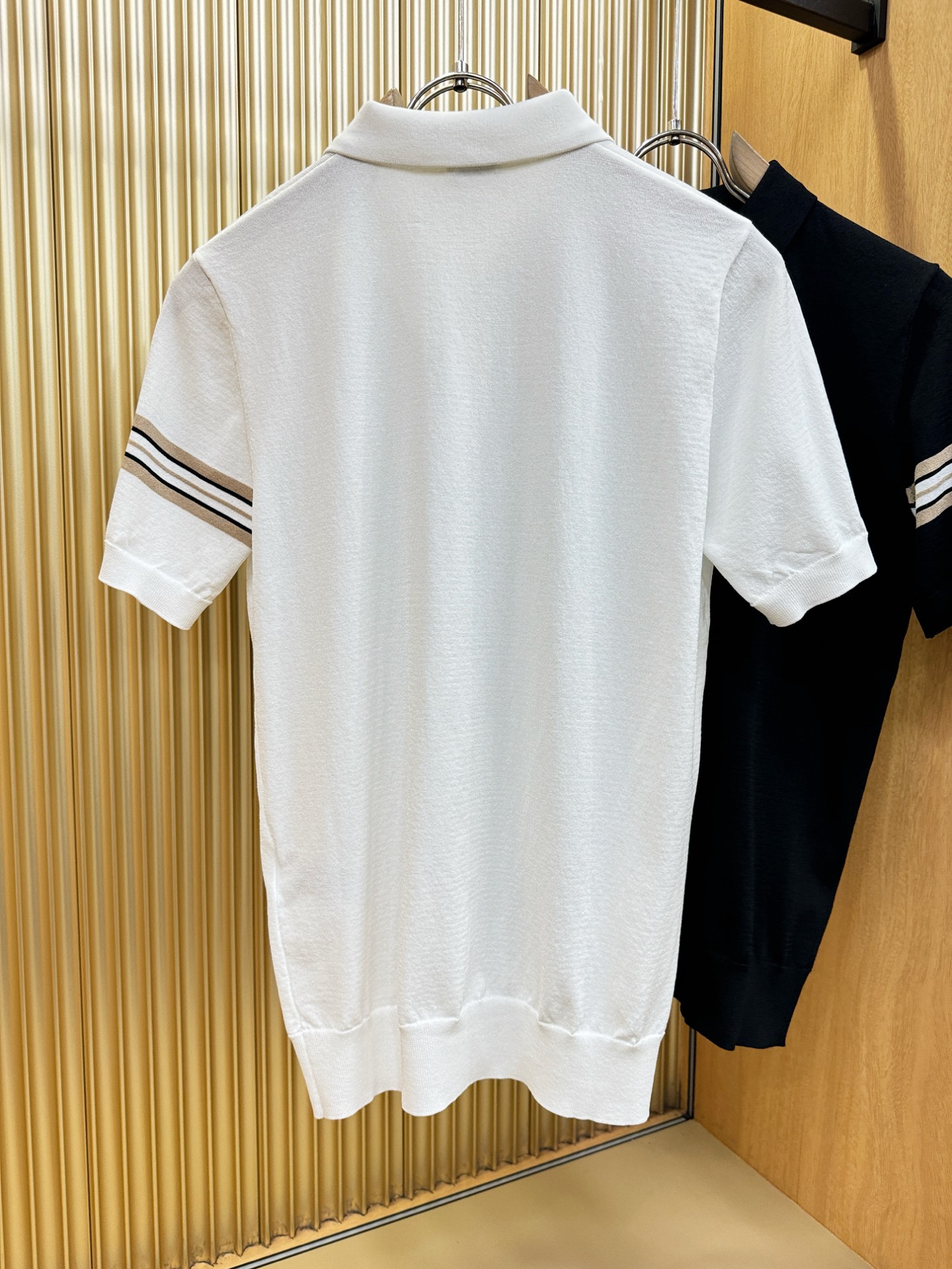 BURBERRY巴宝莉 顶级品质 2026春夏新品短袖针织衫，桑蚕丝伊力特面料，手感柔软。顶级进口私货，