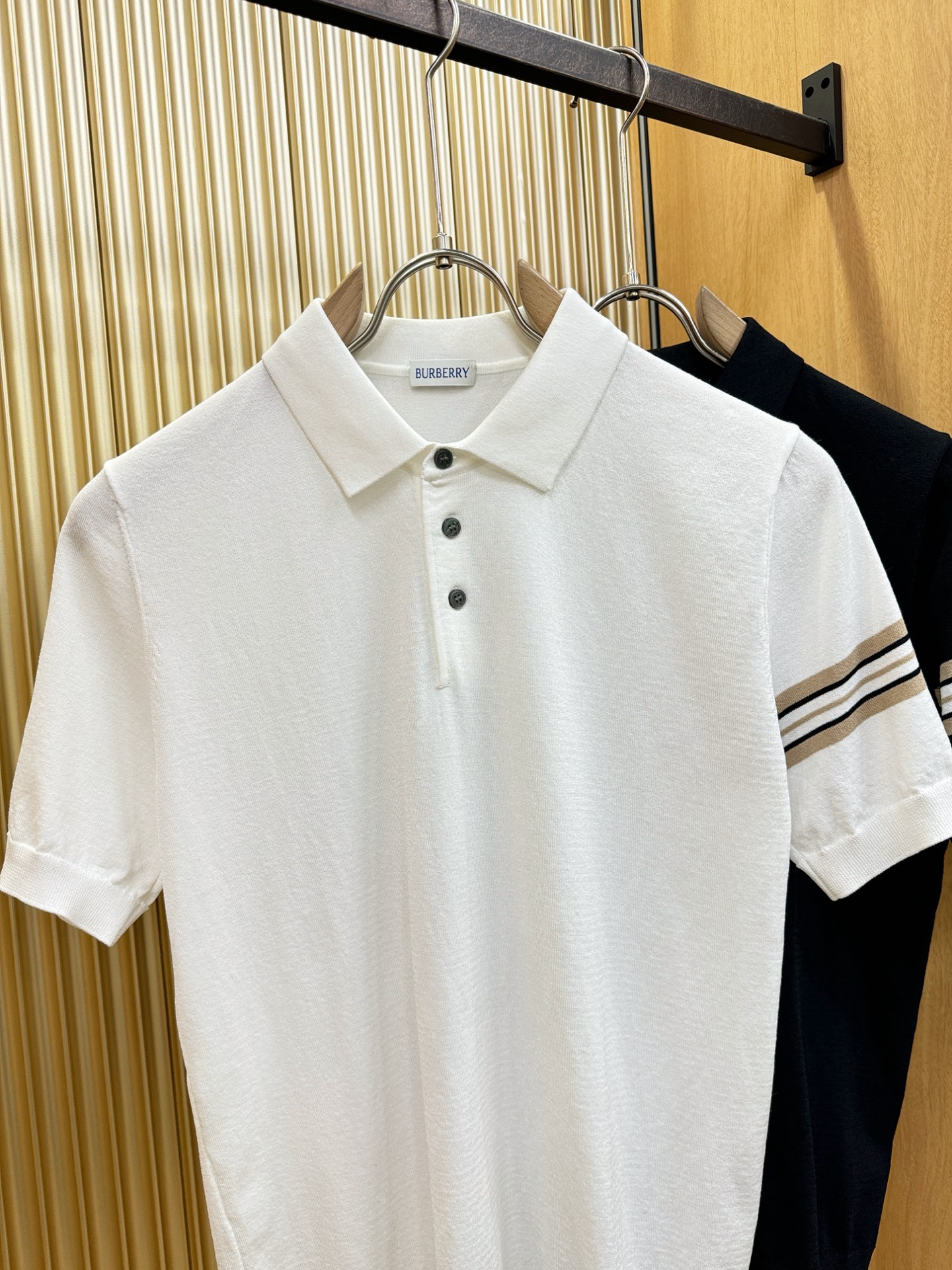 BURBERRY巴宝莉 顶级品质 2026春夏新品短袖针织衫，桑蚕丝伊力特面料，手感柔软。顶级进口私货，