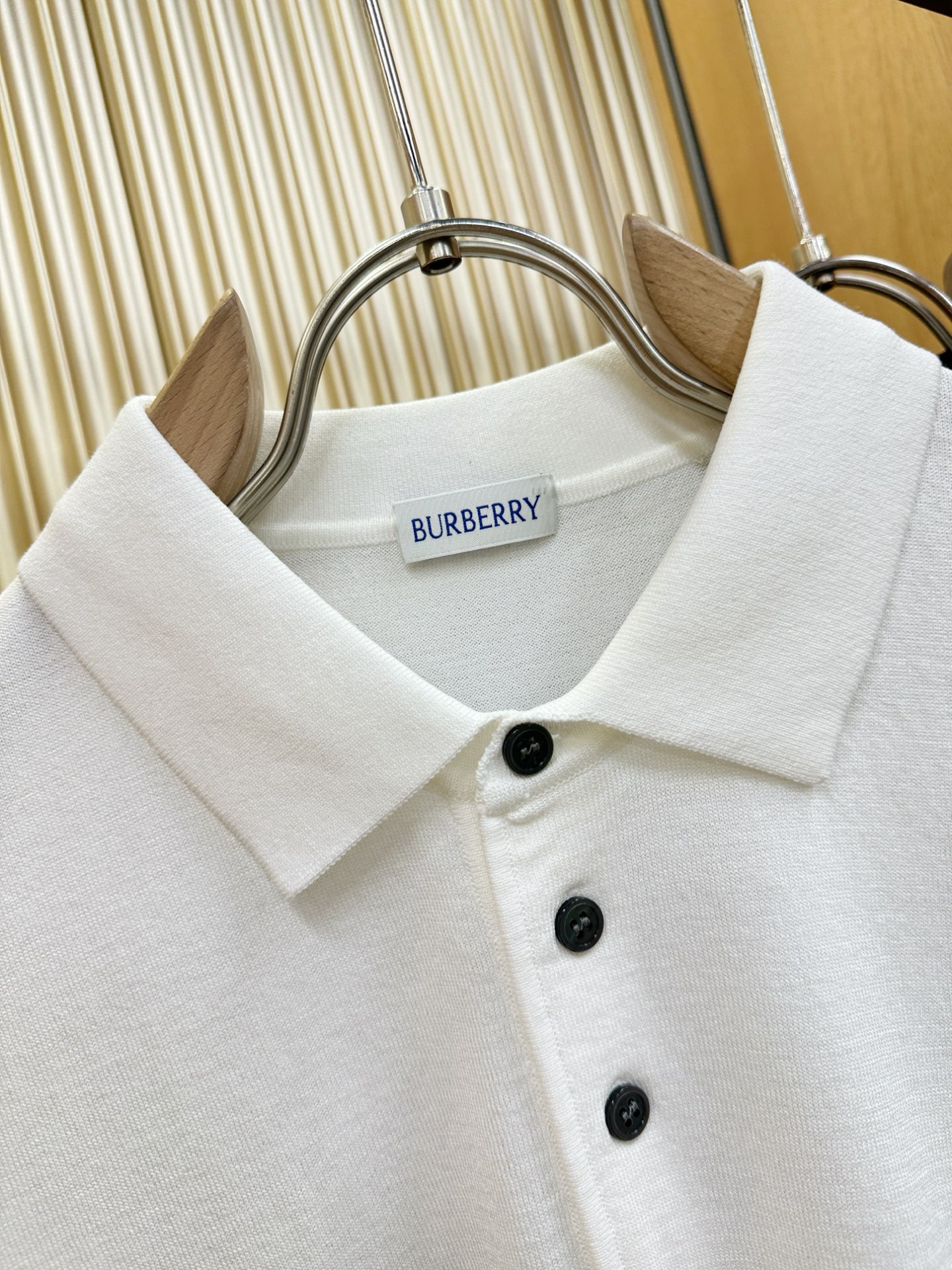 BURBERRY巴宝莉 顶级品质 2026春夏新品短袖针织衫，桑蚕丝伊力特面料，手感柔软。顶级进口私货，